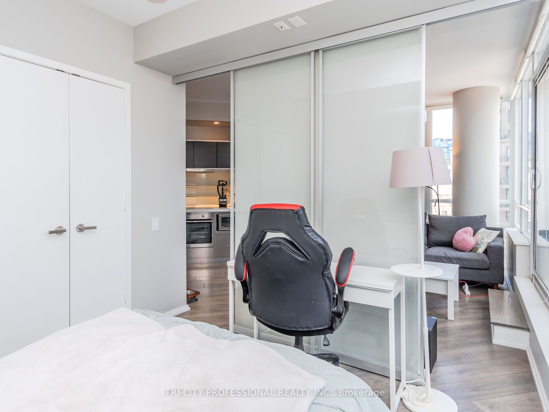 45 Charles St E, #709