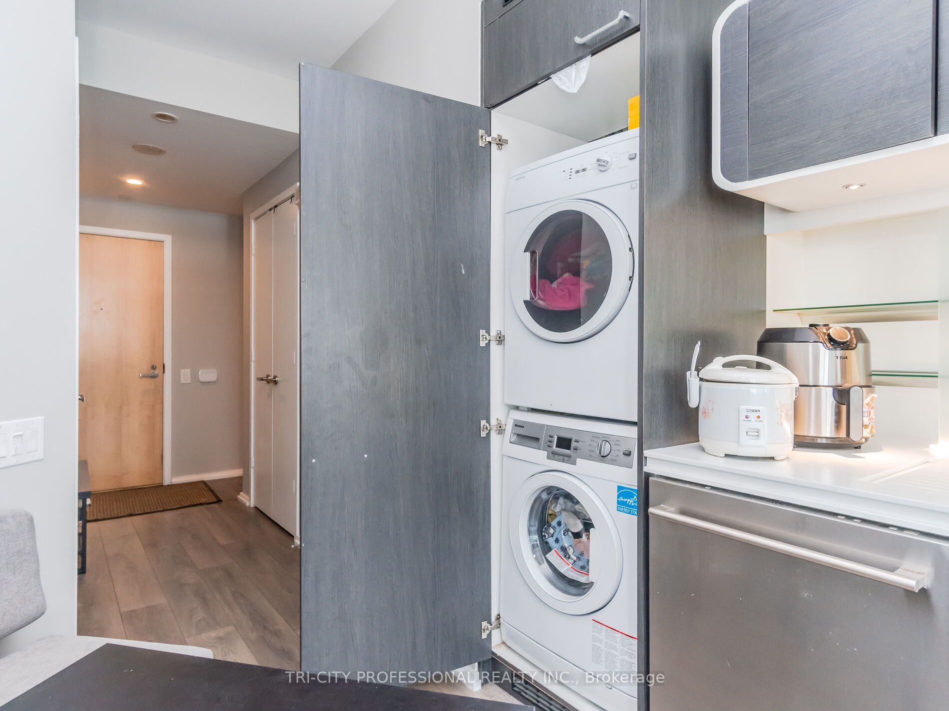 45 Charles St E, #709