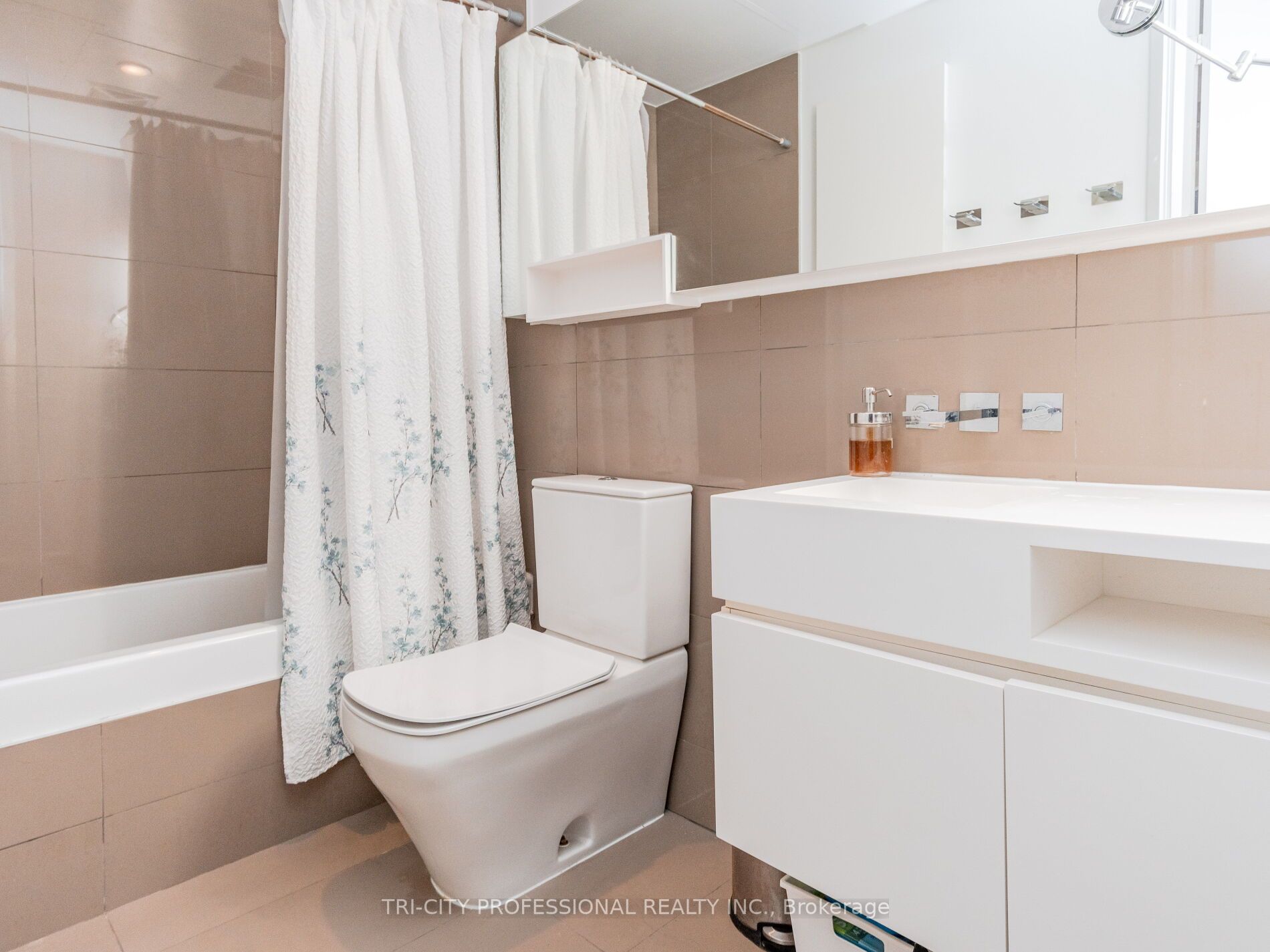 45 Charles St E, #709