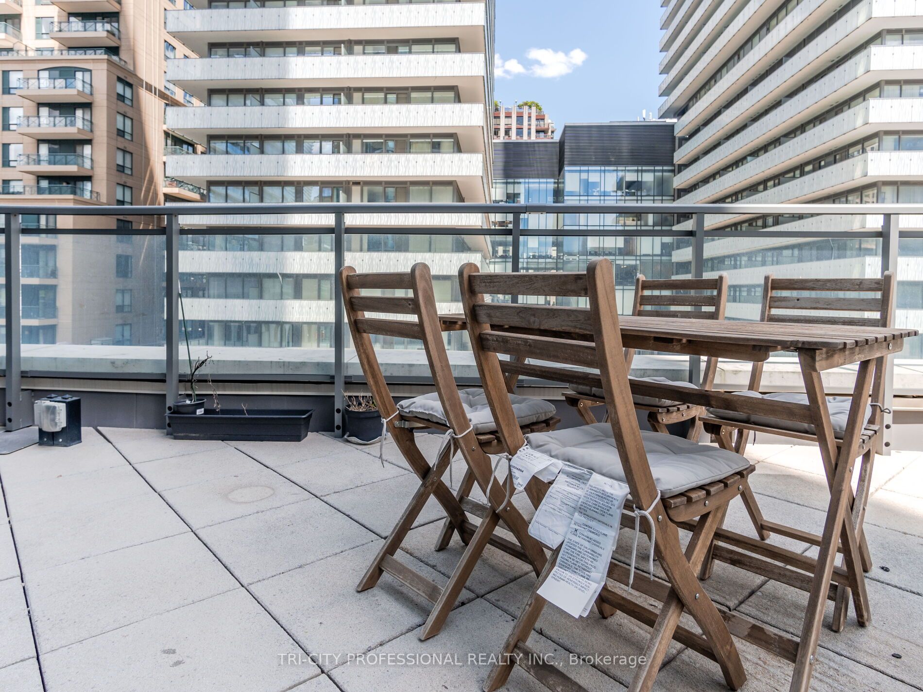 45 Charles St E, #709