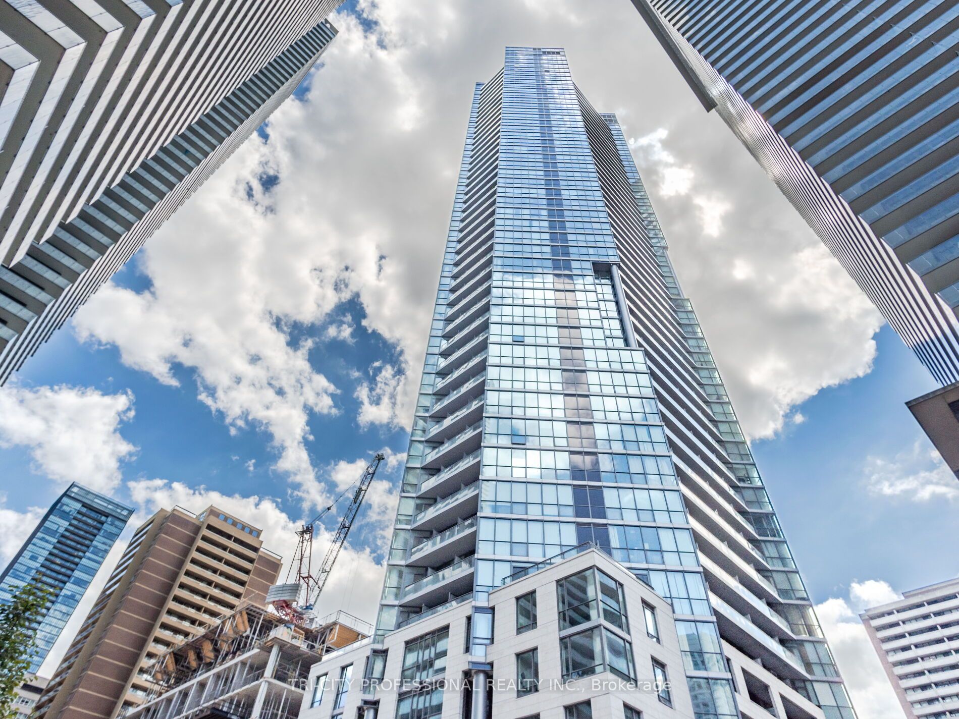 45 Charles St E, #709