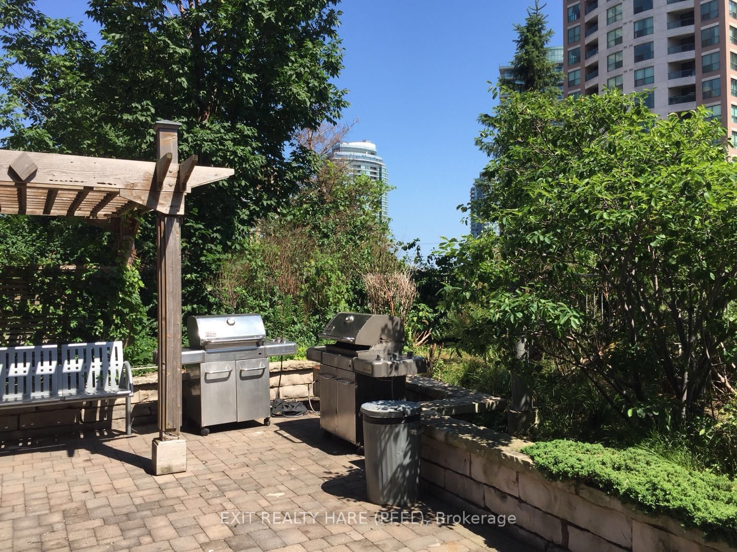 15 Greenview Ave, #307