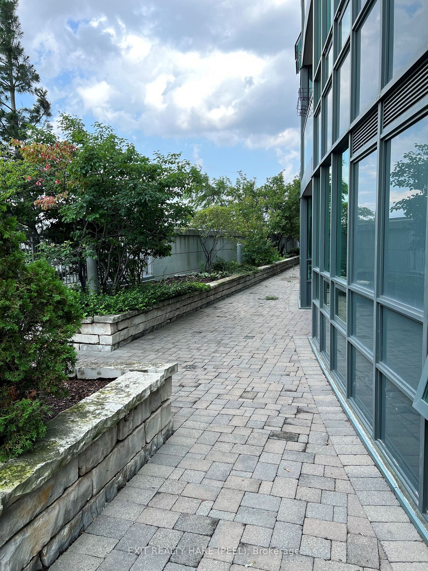 15 Greenview Ave, #307