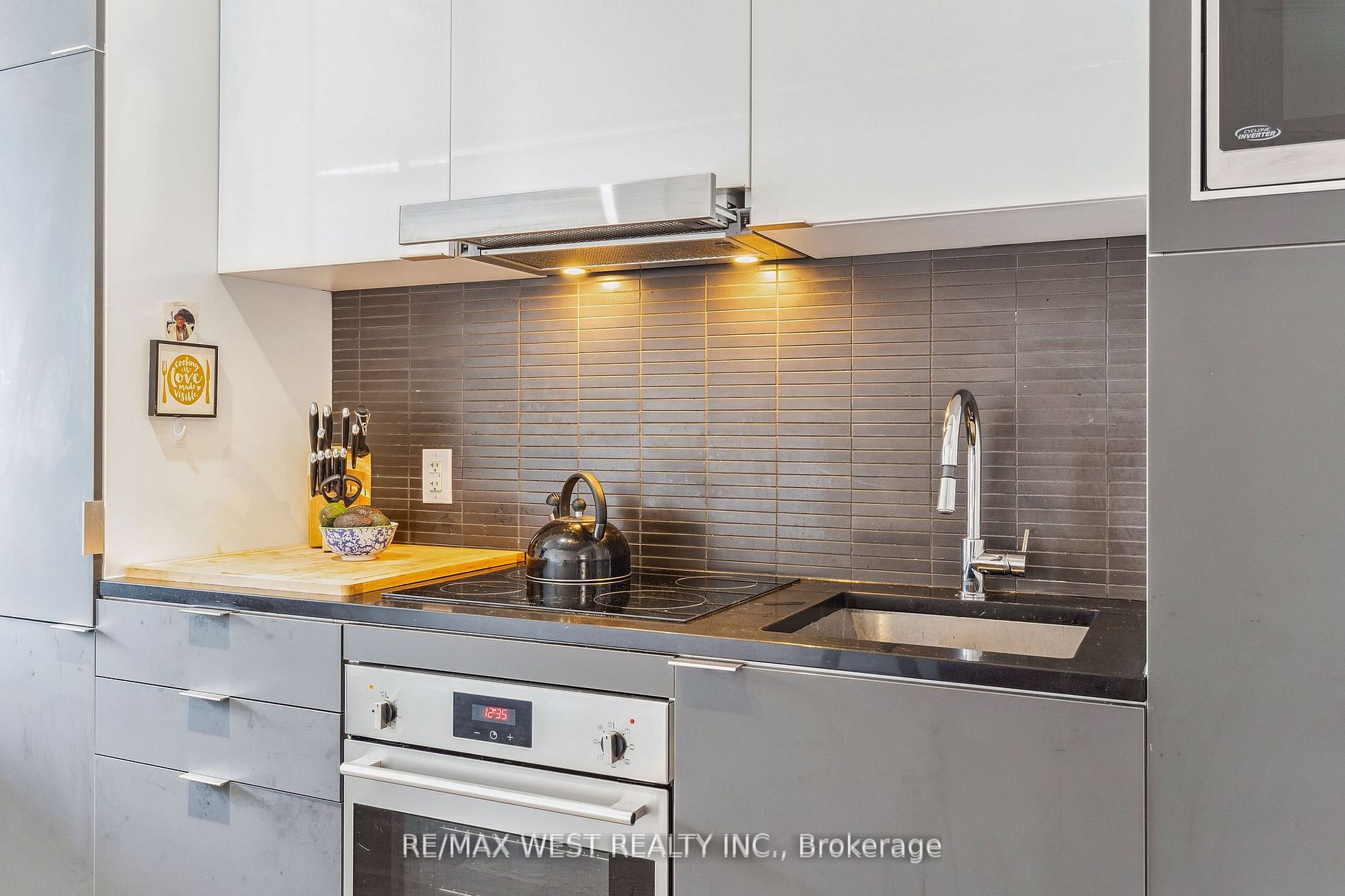 170 Bayview Ave, #802