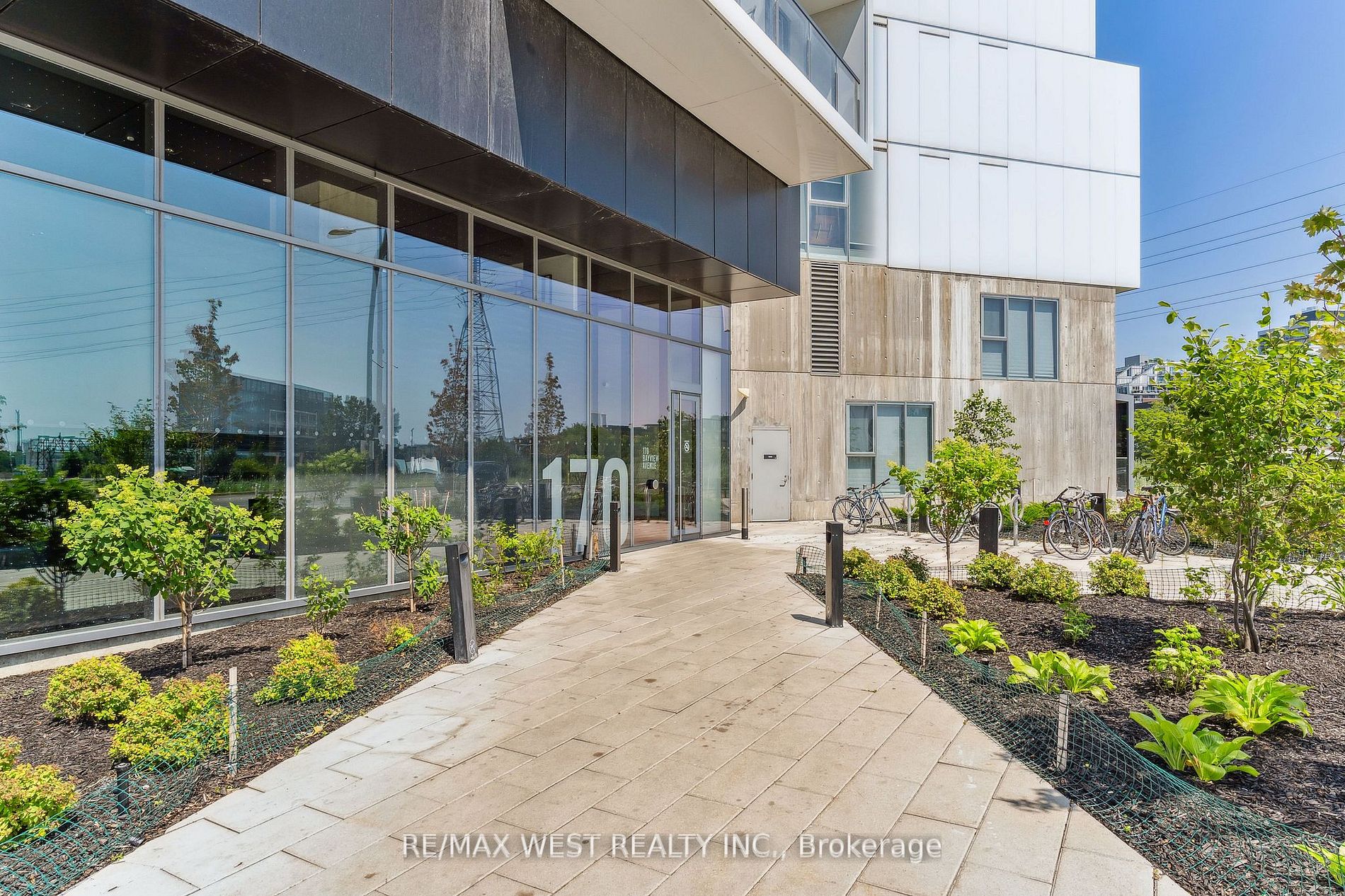 170 Bayview Ave, #802