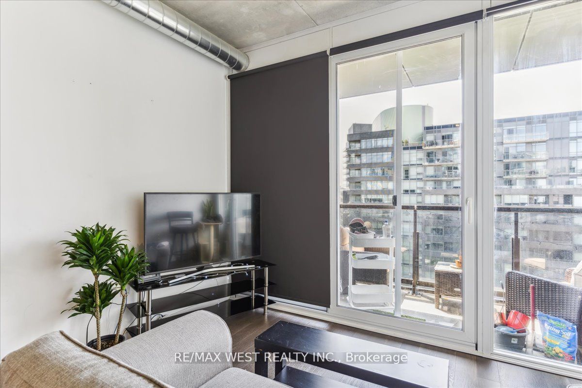 170 Bayview Ave, #802