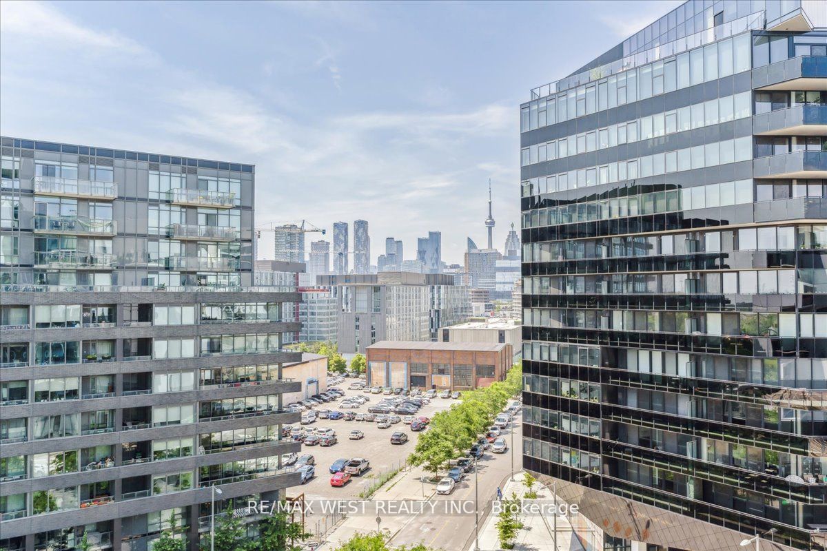 170 Bayview Ave, #802