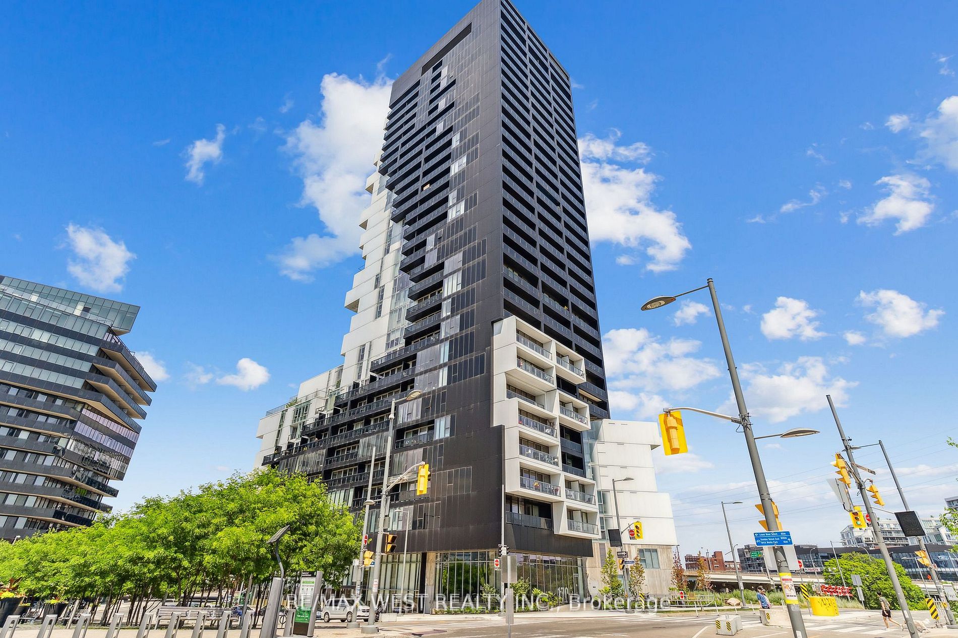 170 Bayview Ave, #802