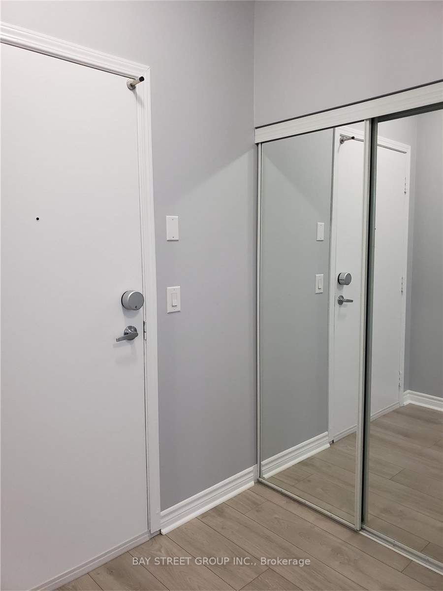 27 Rean Dr, #701