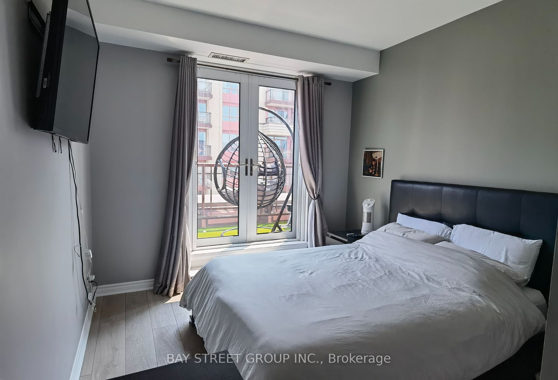 27 Rean Dr, #701