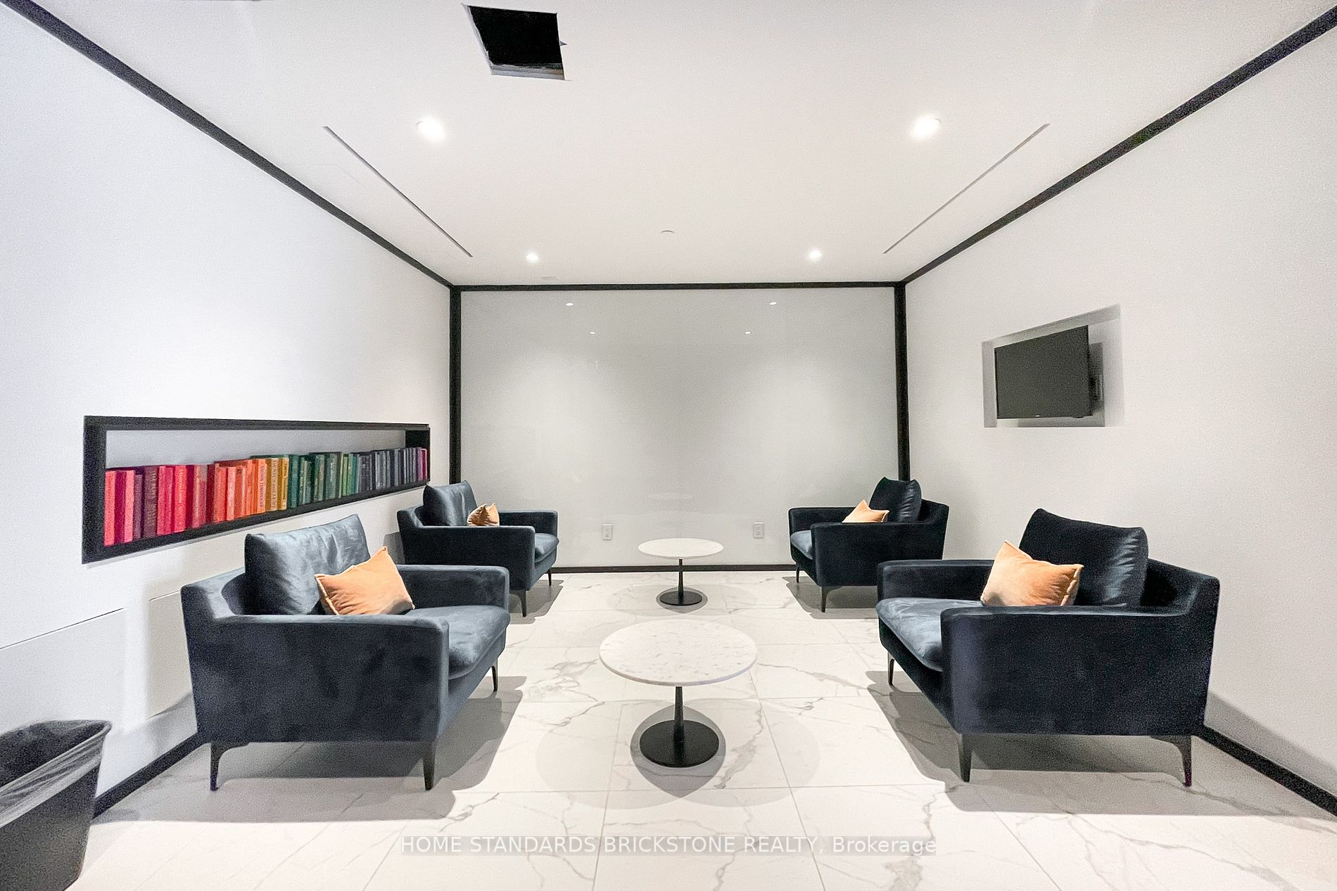 20 Edward St, #401
