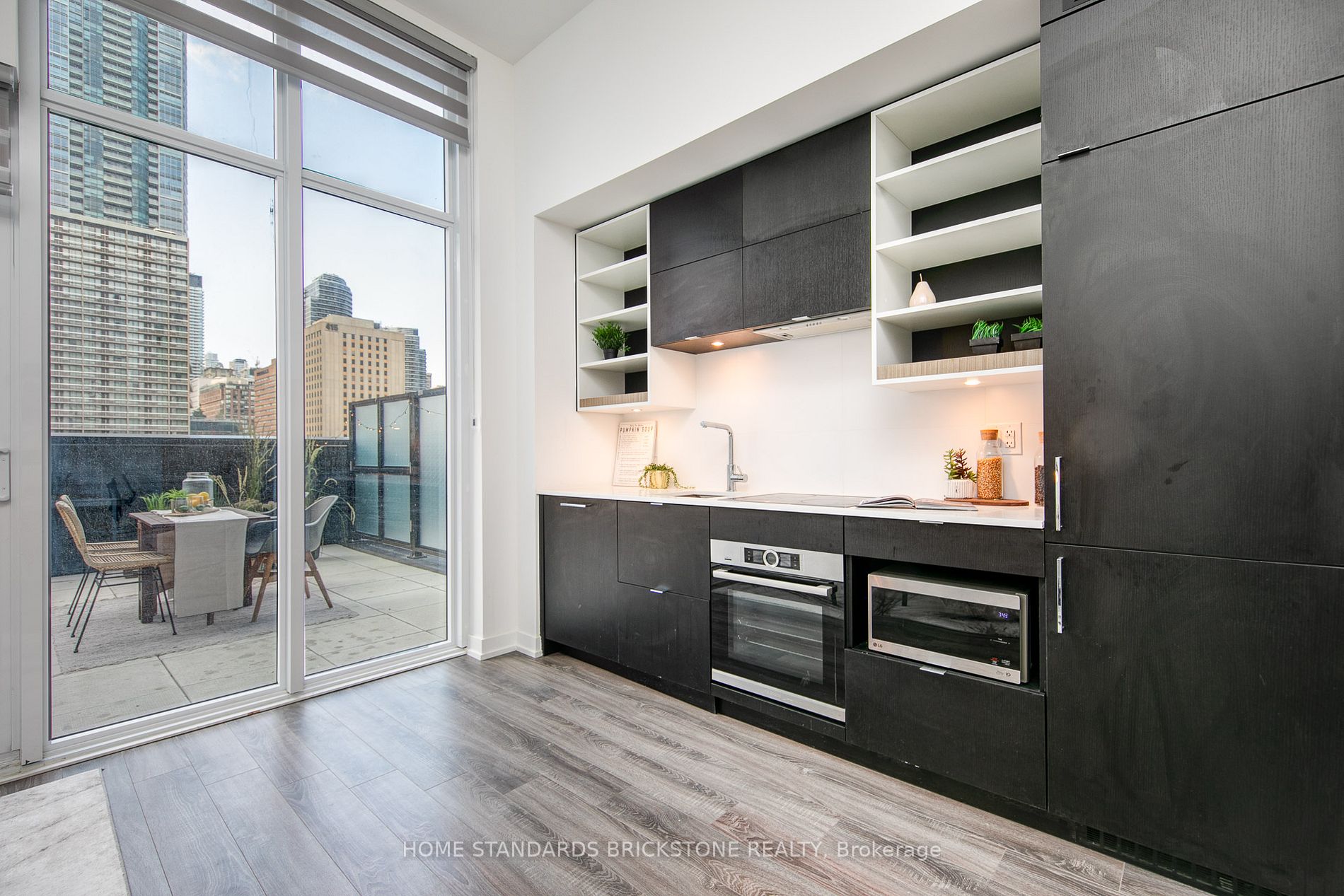 20 Edward St, #401