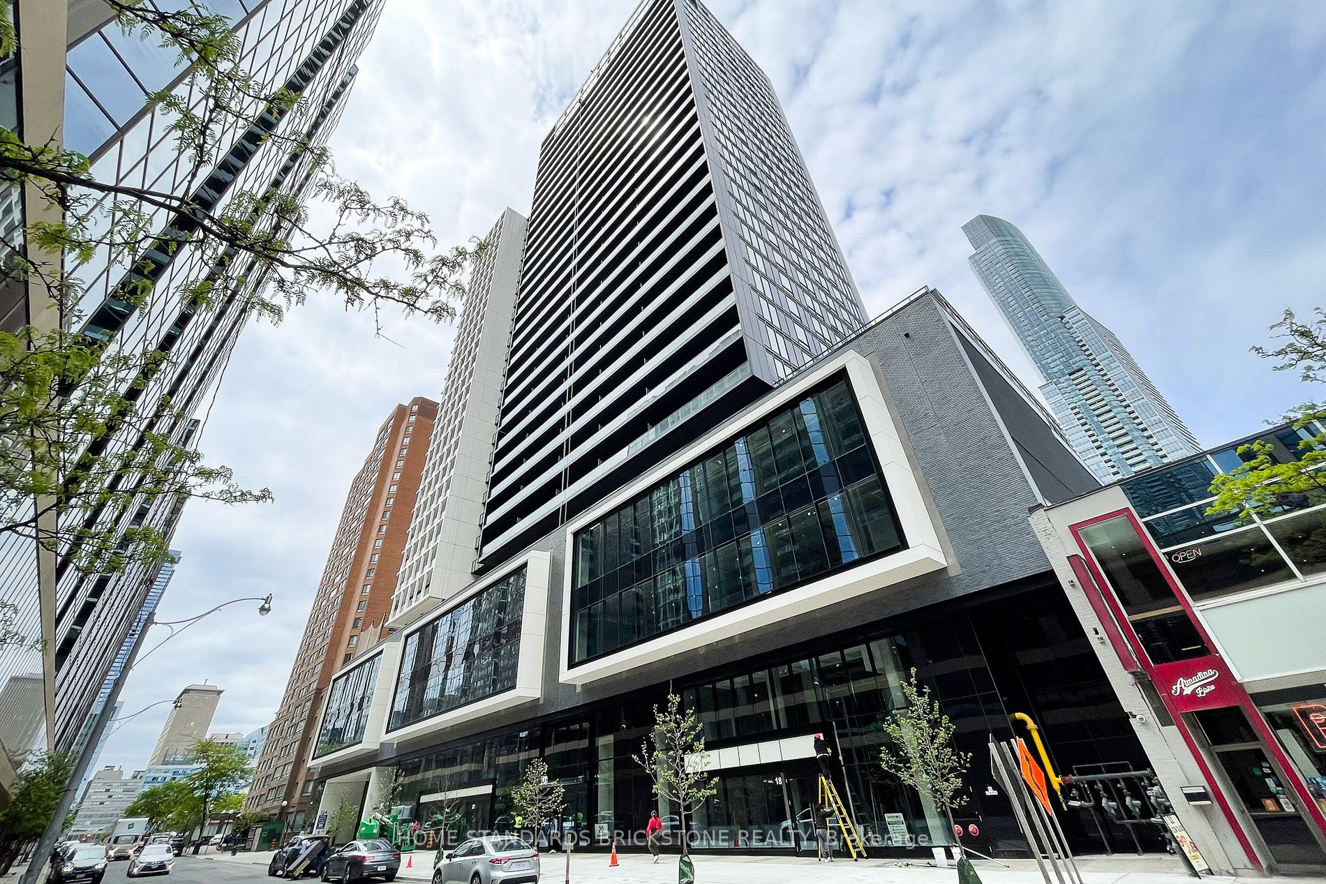 20 Edward St, #401