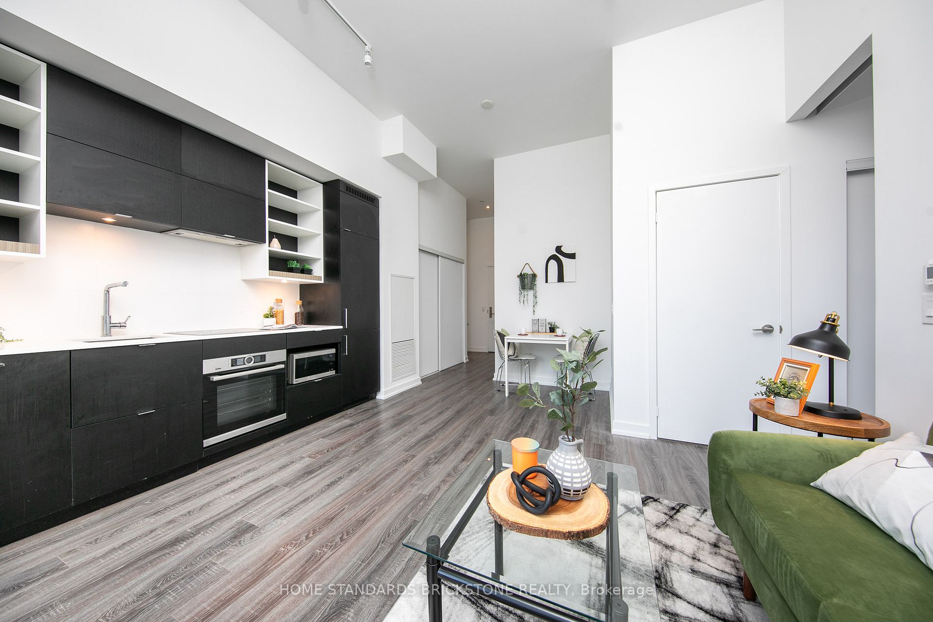 20 Edward St, #401