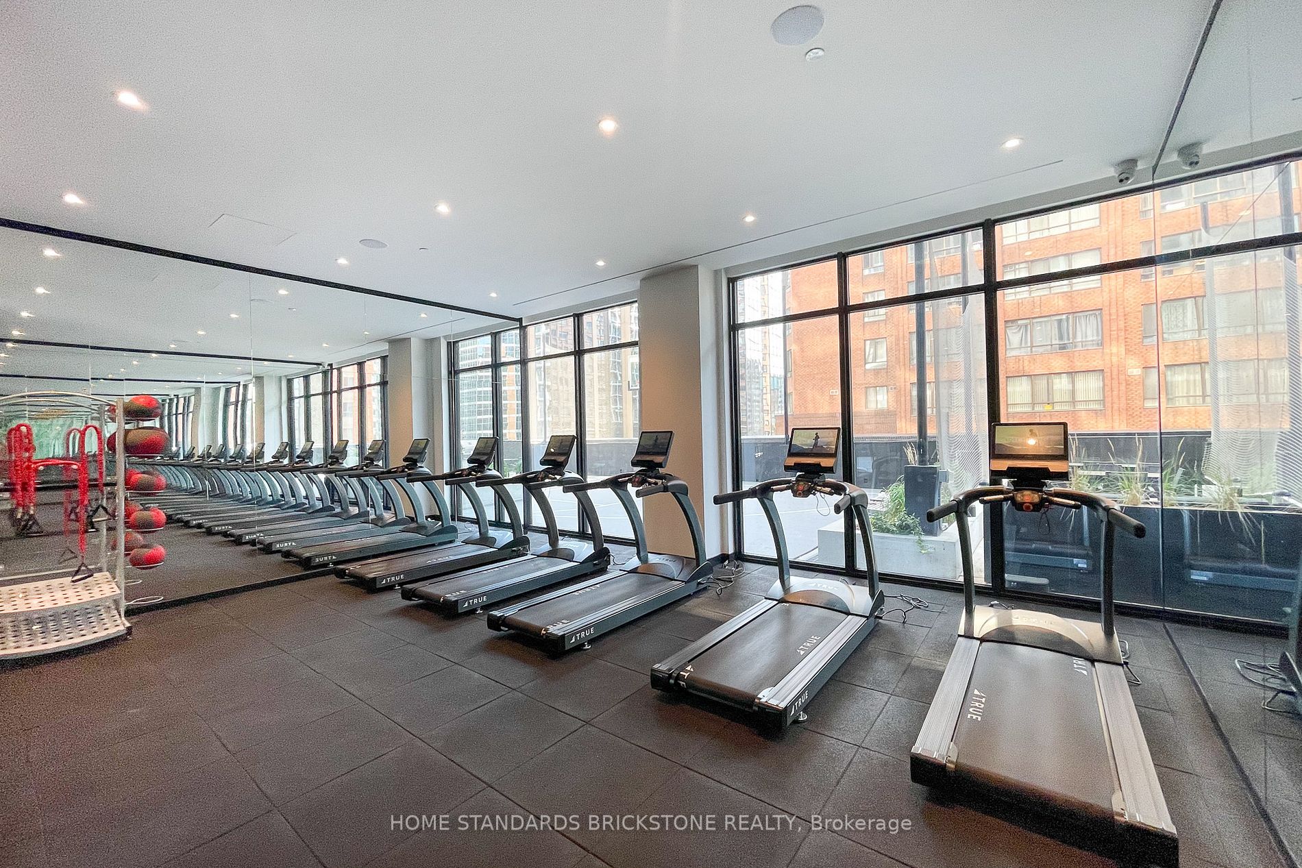 20 Edward St, #401