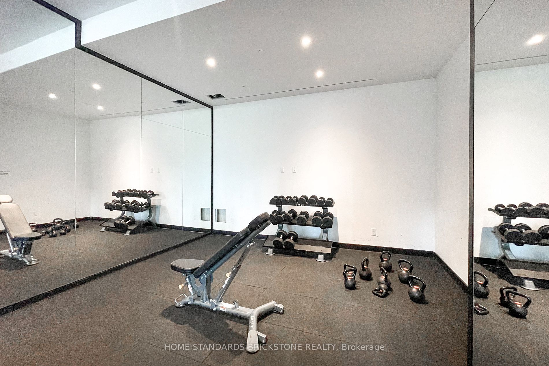 20 Edward St, #401