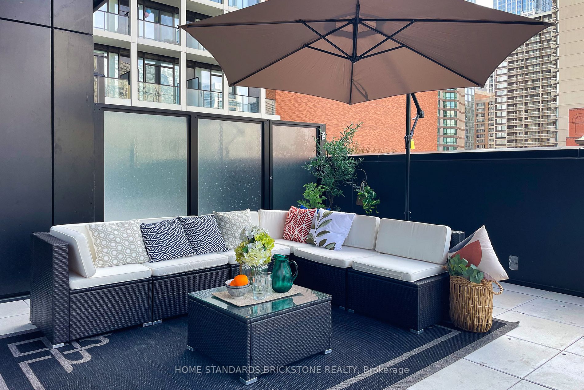 20 Edward St, #401