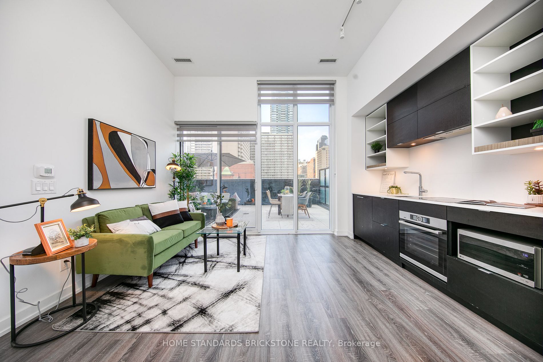 20 Edward St, #401