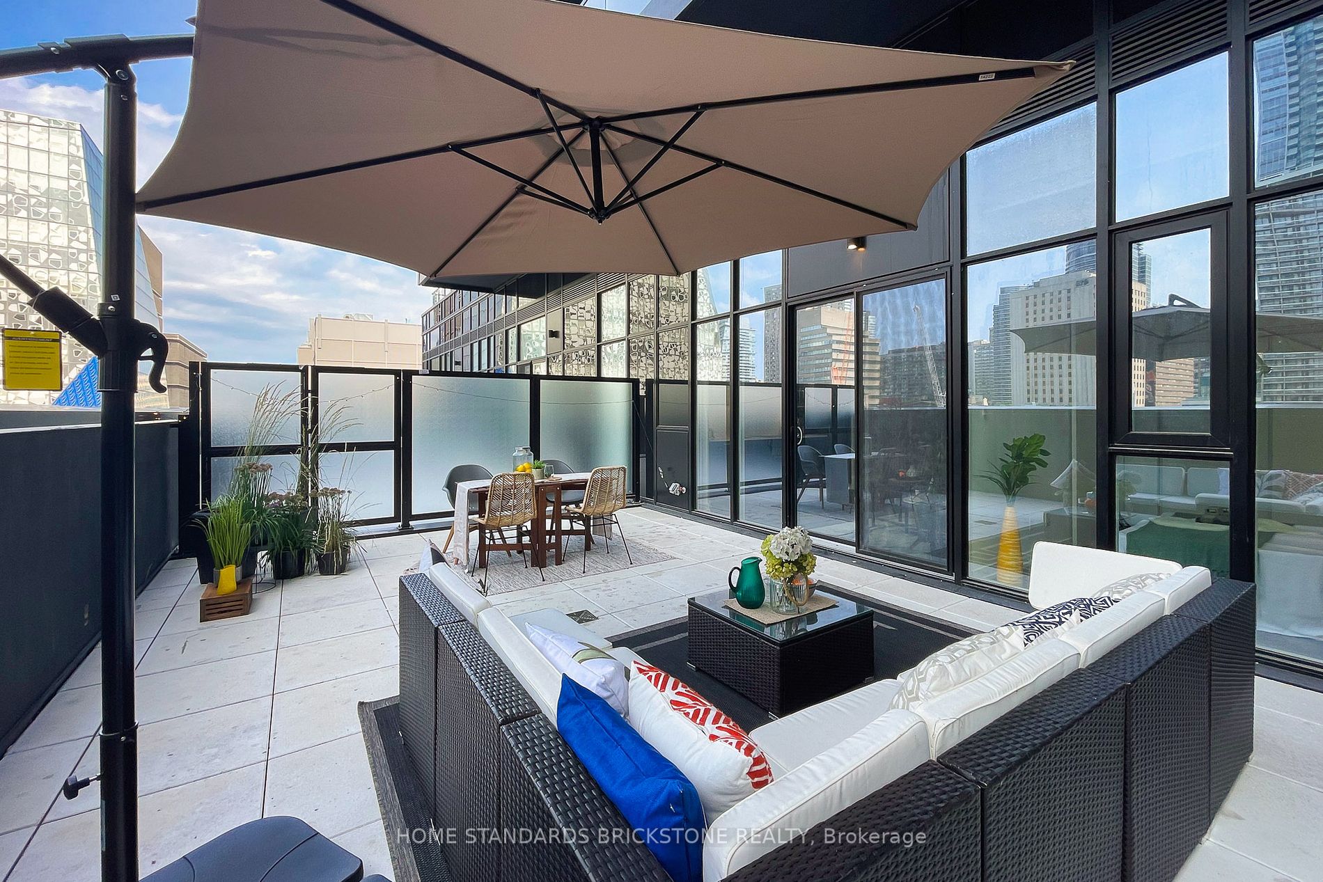 20 Edward St, #401