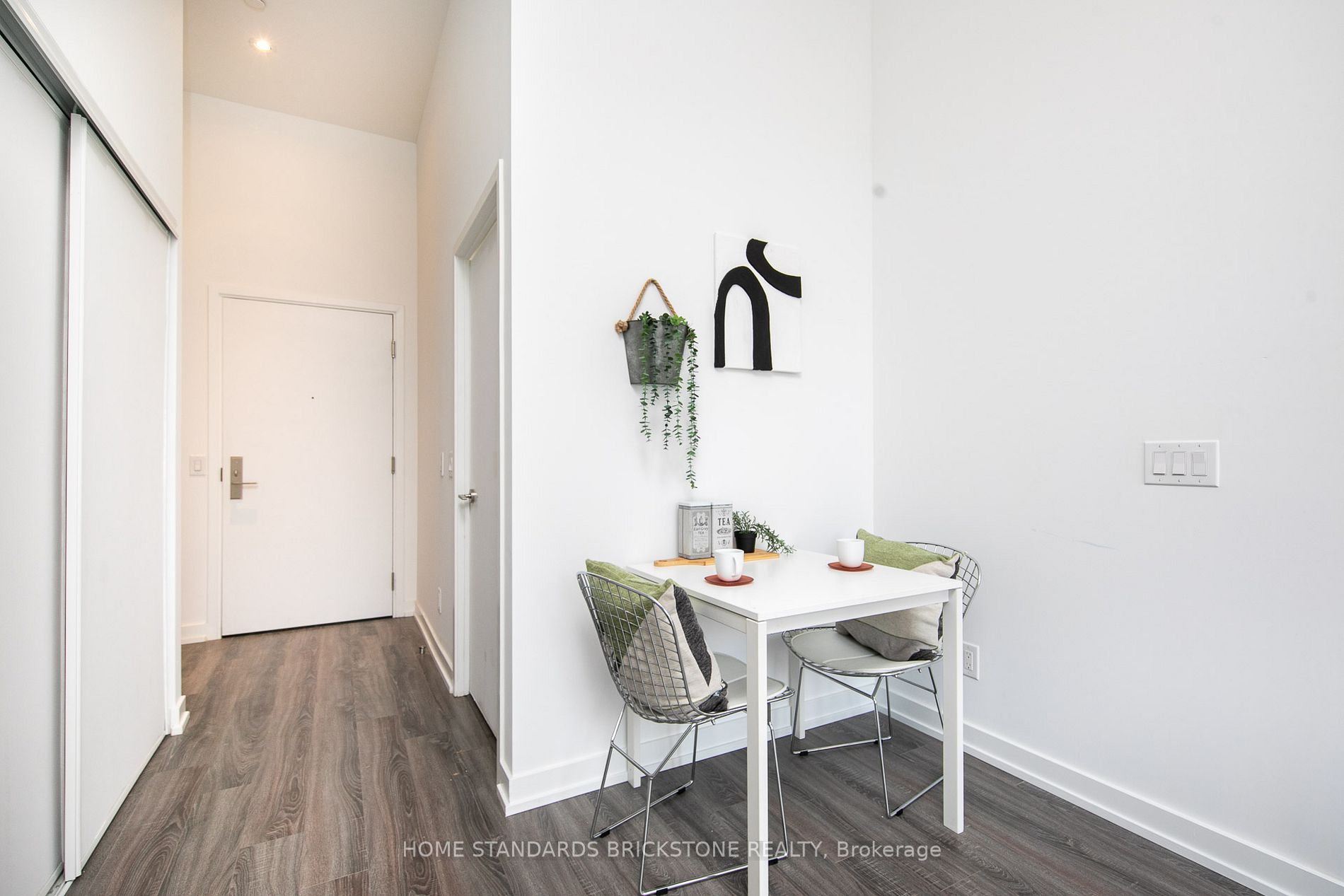 20 Edward St, #401