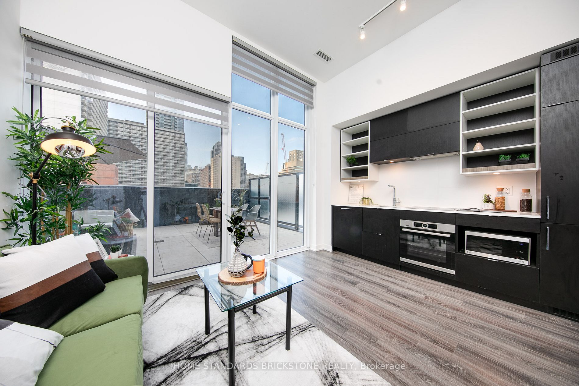 20 Edward St, #401