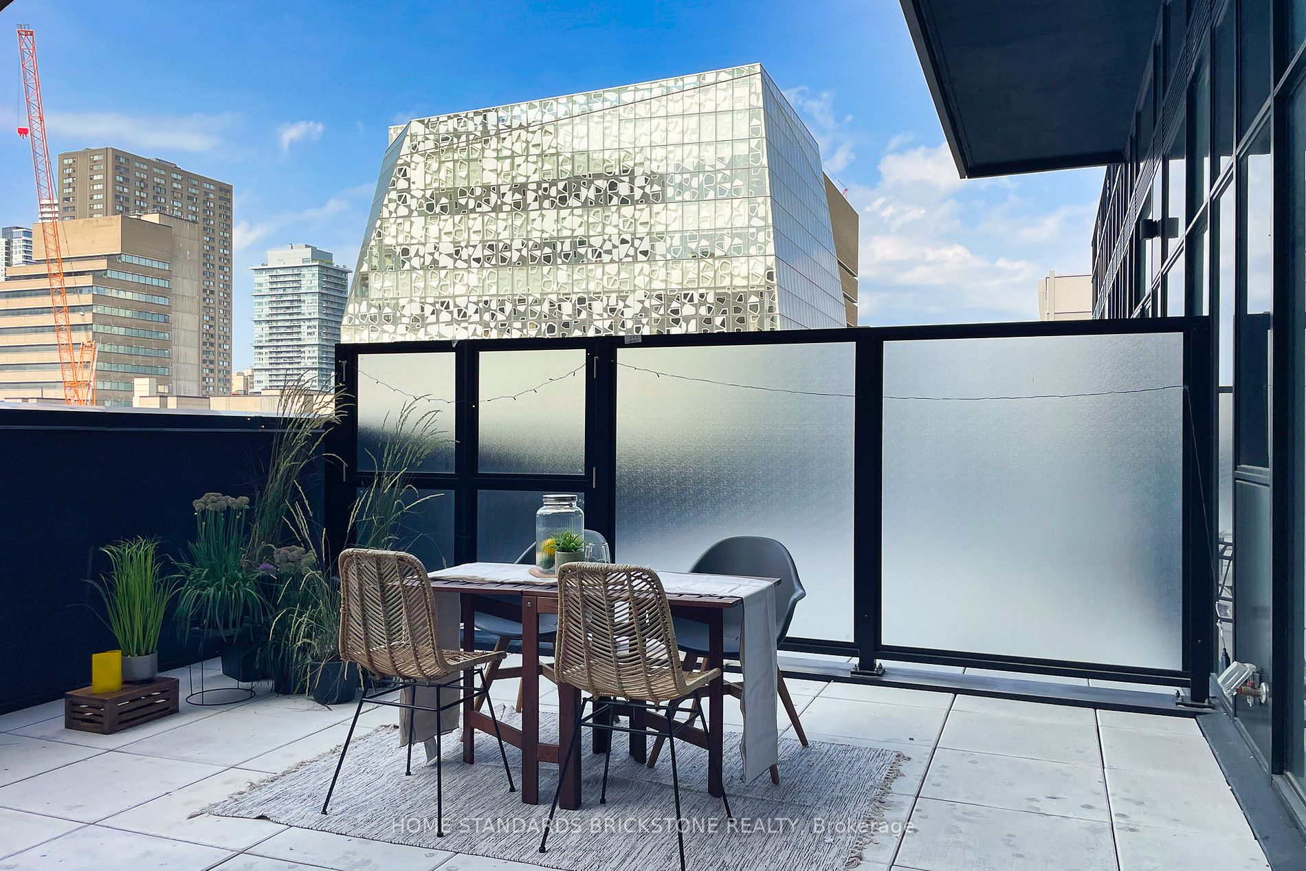 20 Edward St, #401