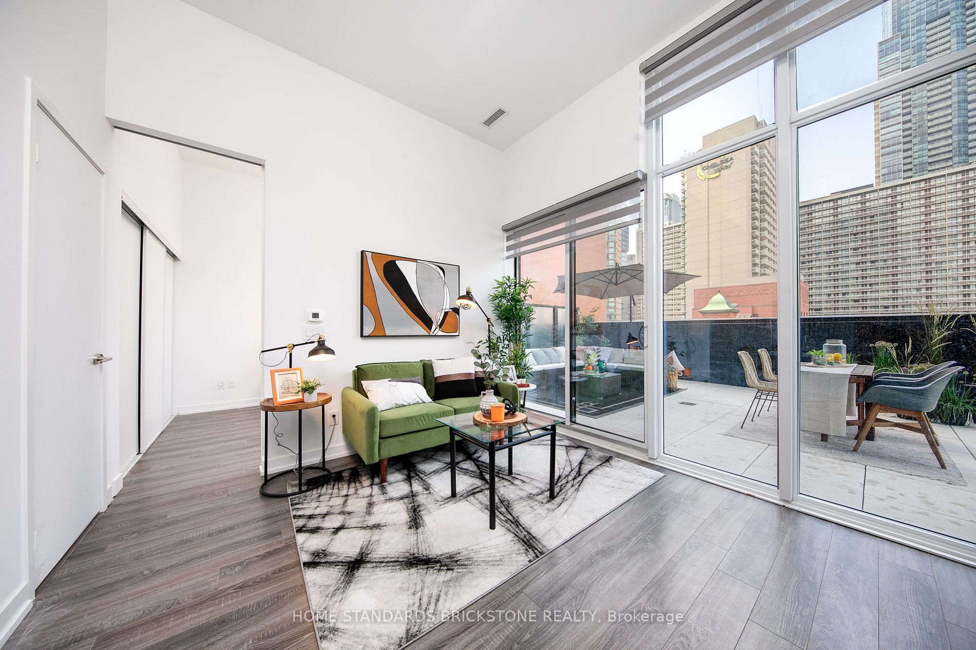 20 Edward St, #401