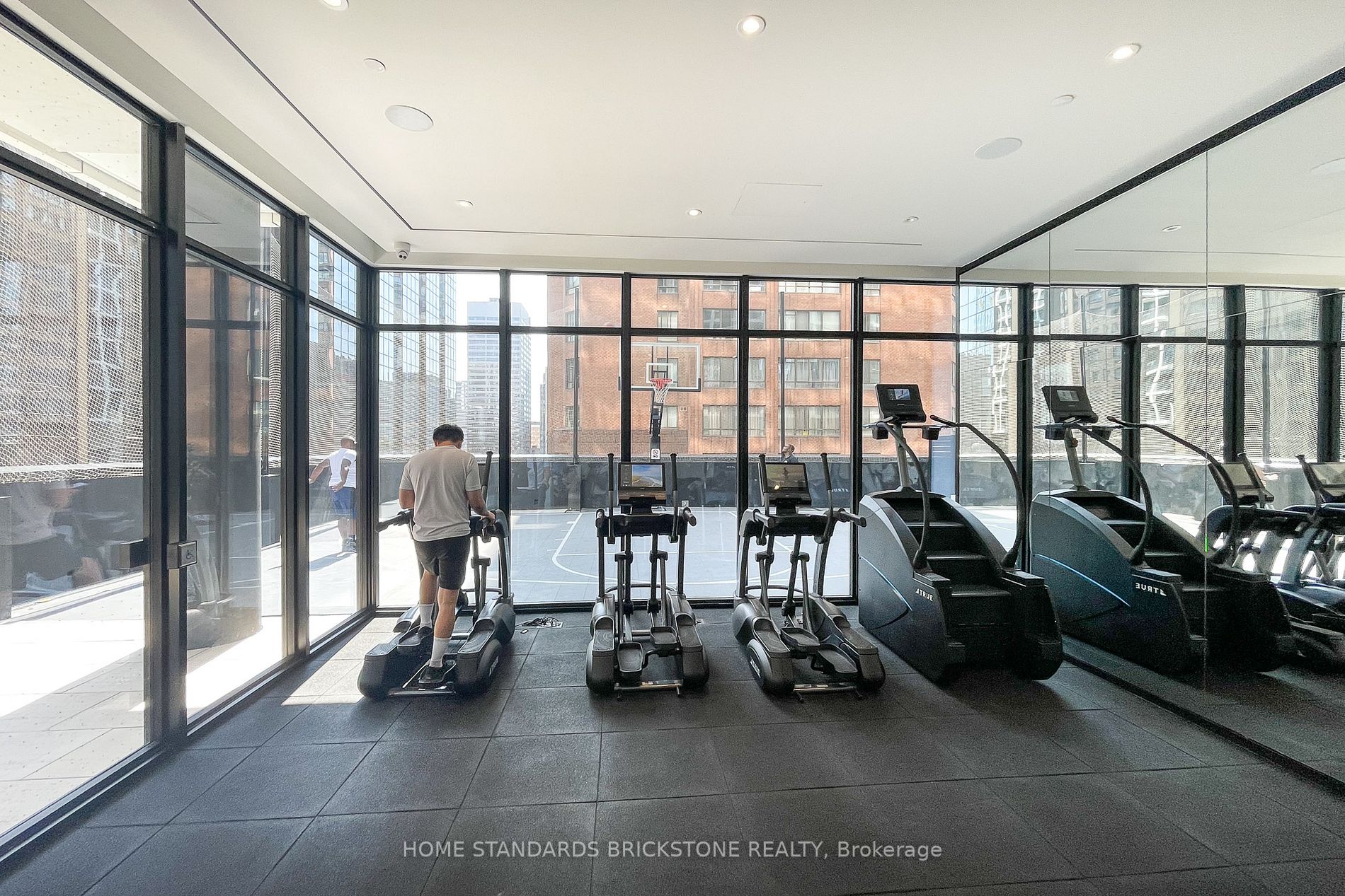 20 Edward St, #401