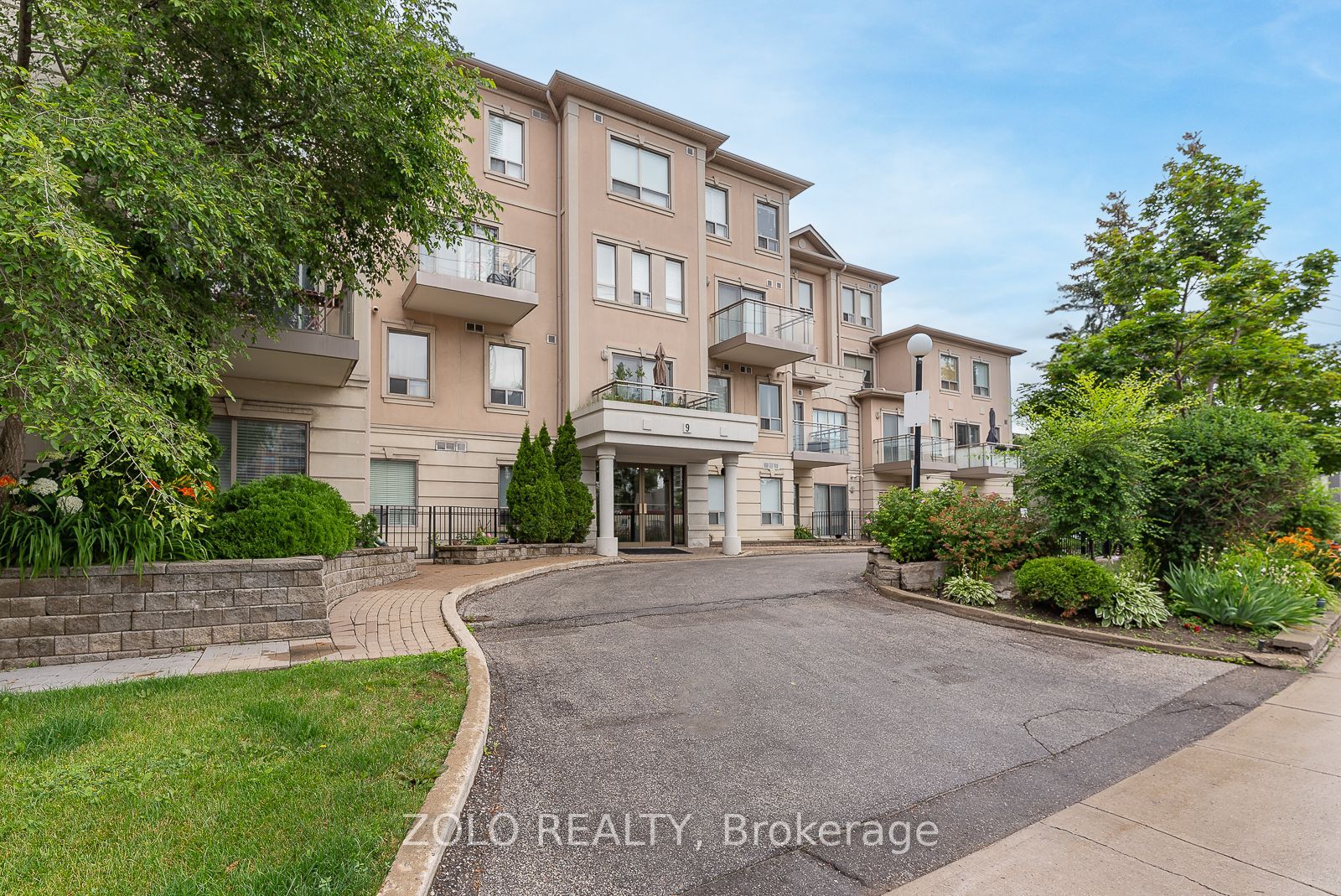 9 Greenbriar Rd, #210