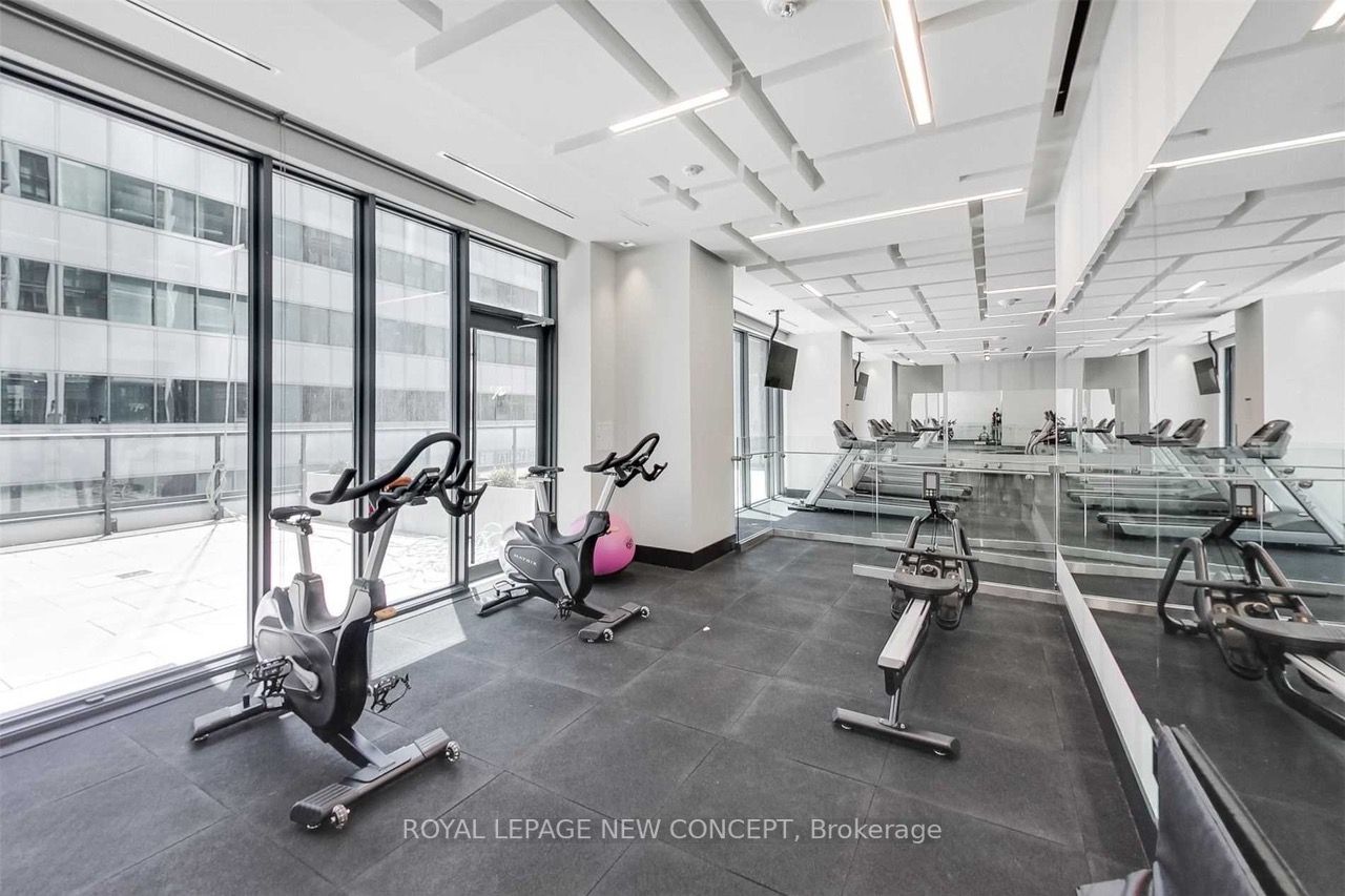 87 Peter St, #811