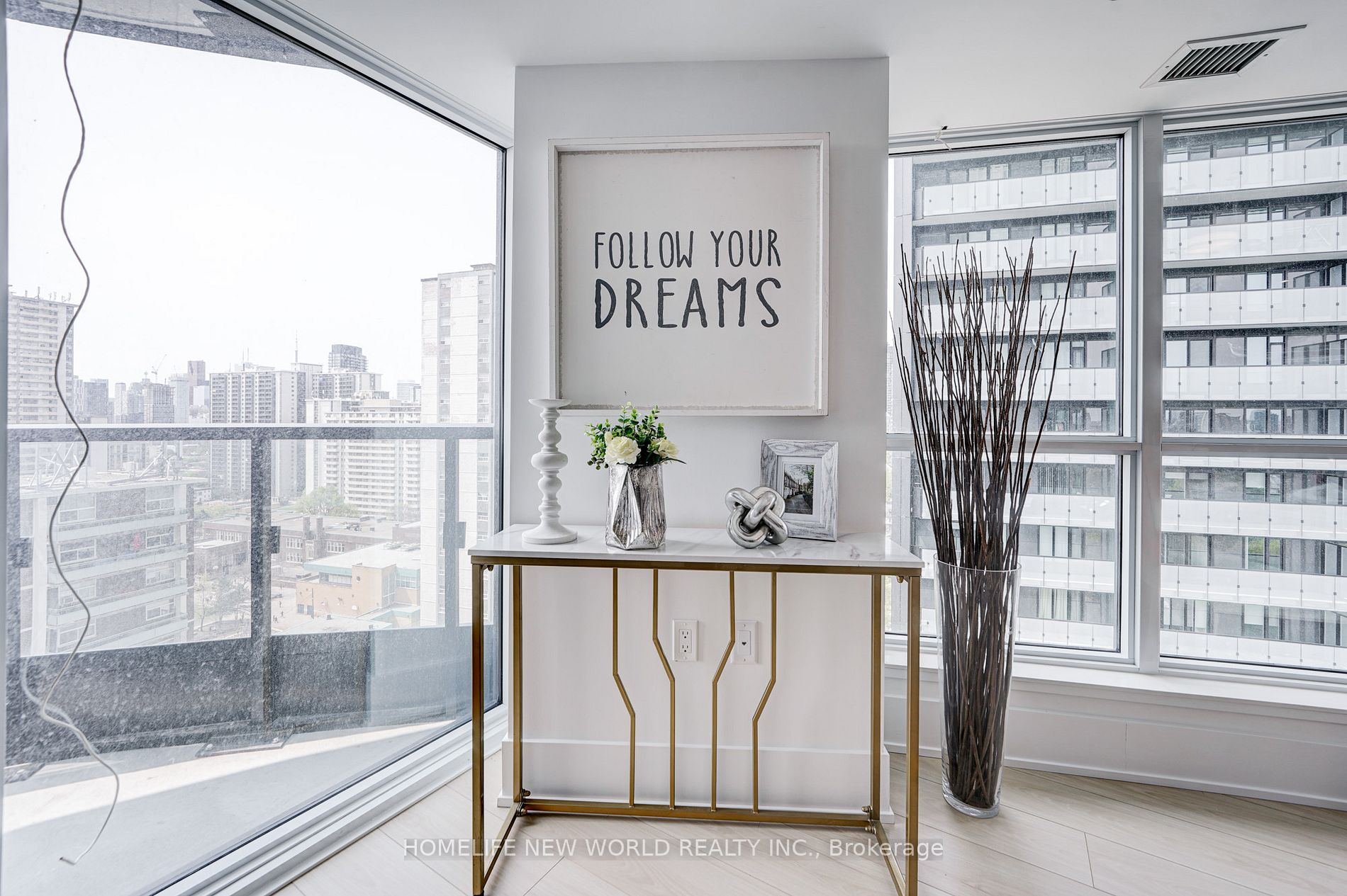 585 Bloor St E, #1522