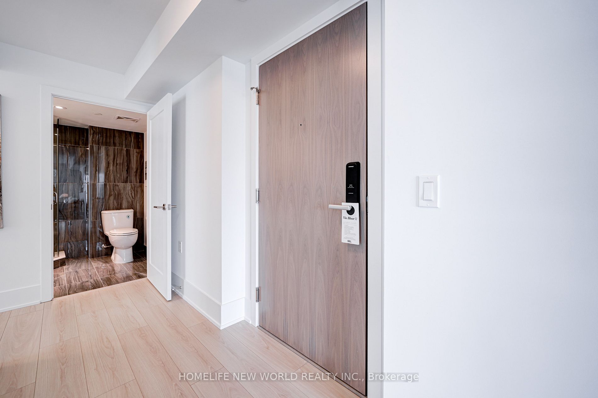 585 Bloor St E, #1522