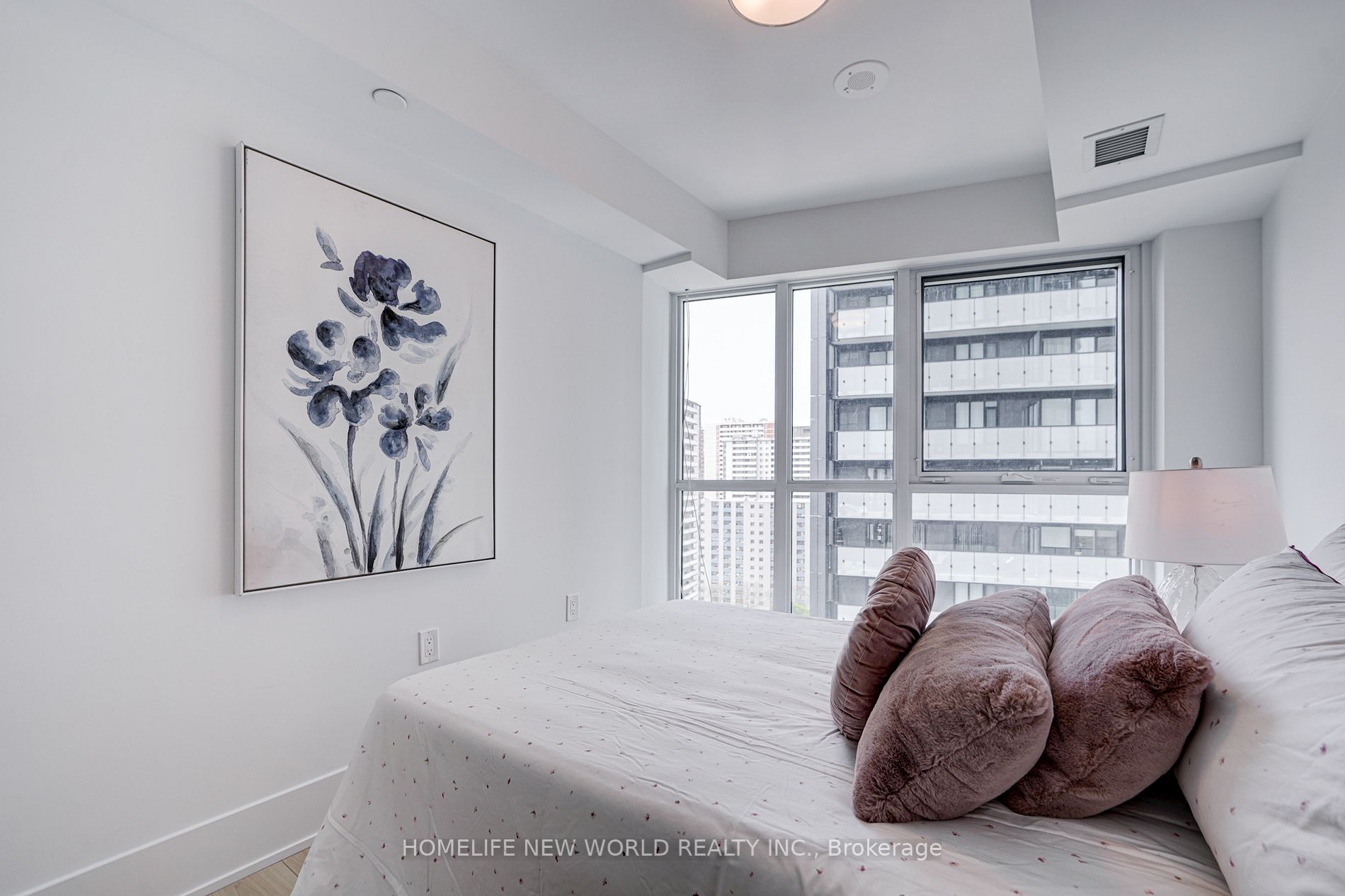 585 Bloor St E, #1522
