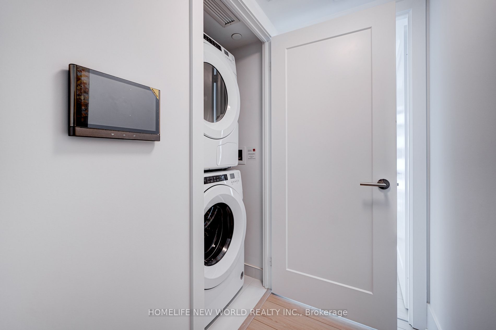 585 Bloor St E, #1522