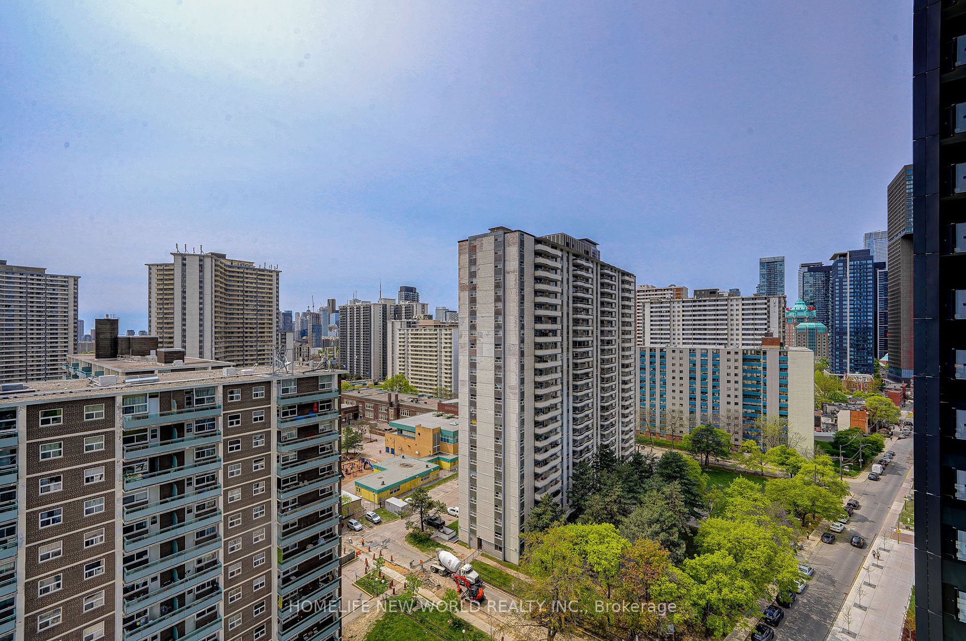 585 Bloor St E, #1522