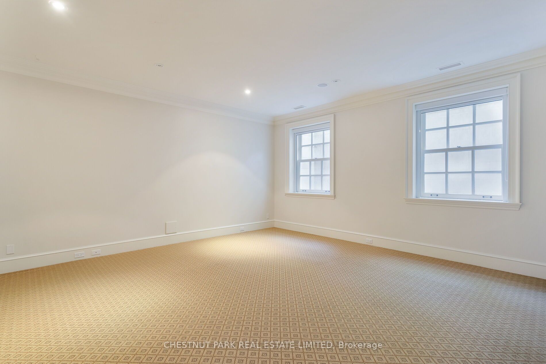 23 Heath St W