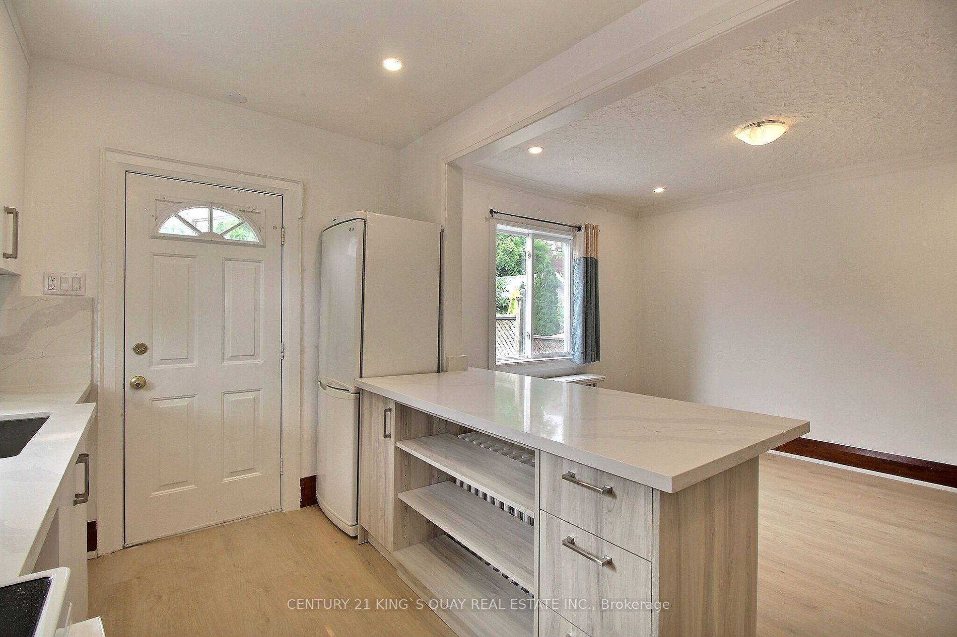224 Lawrence Ave W