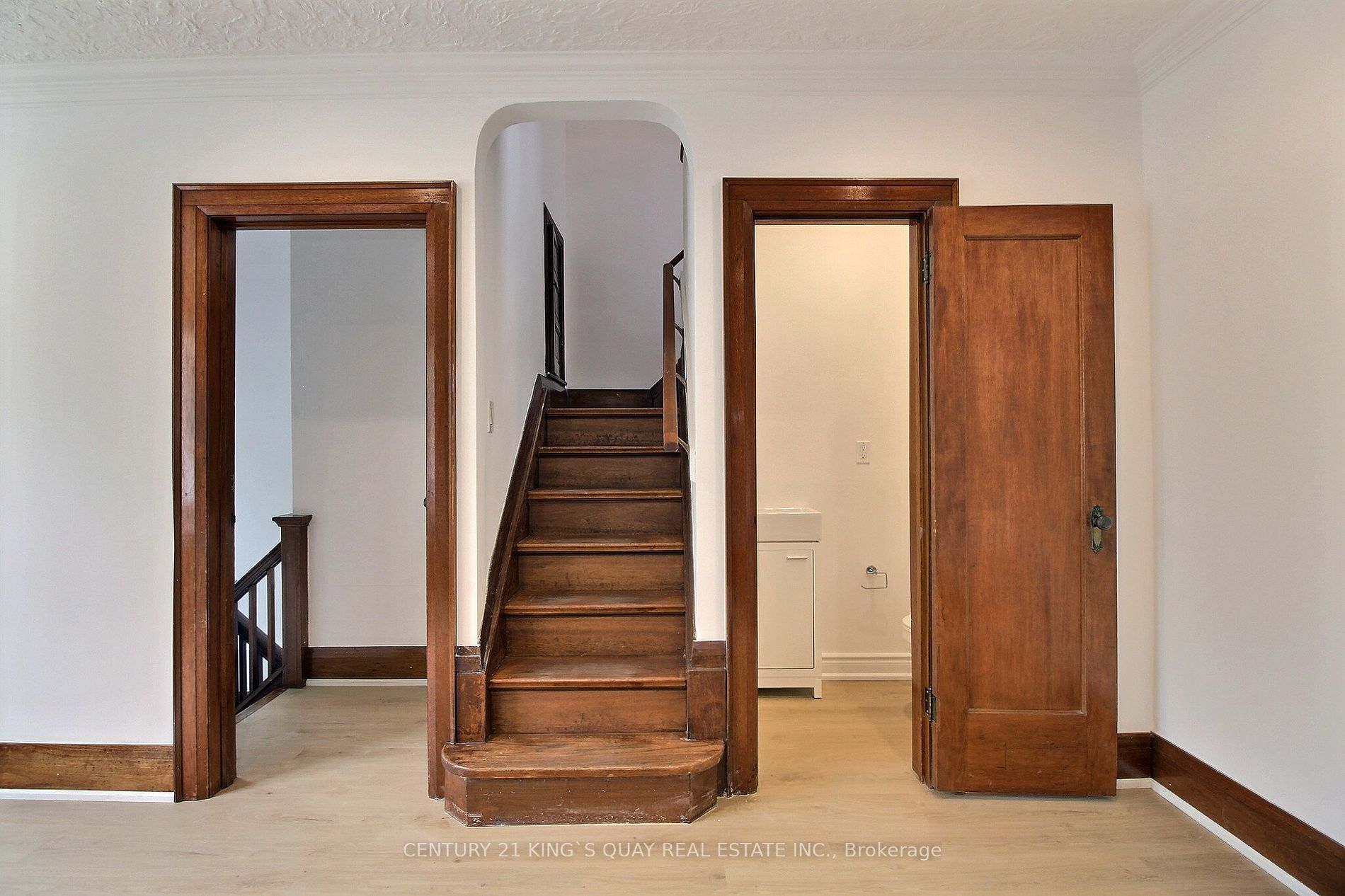 224 Lawrence Ave W