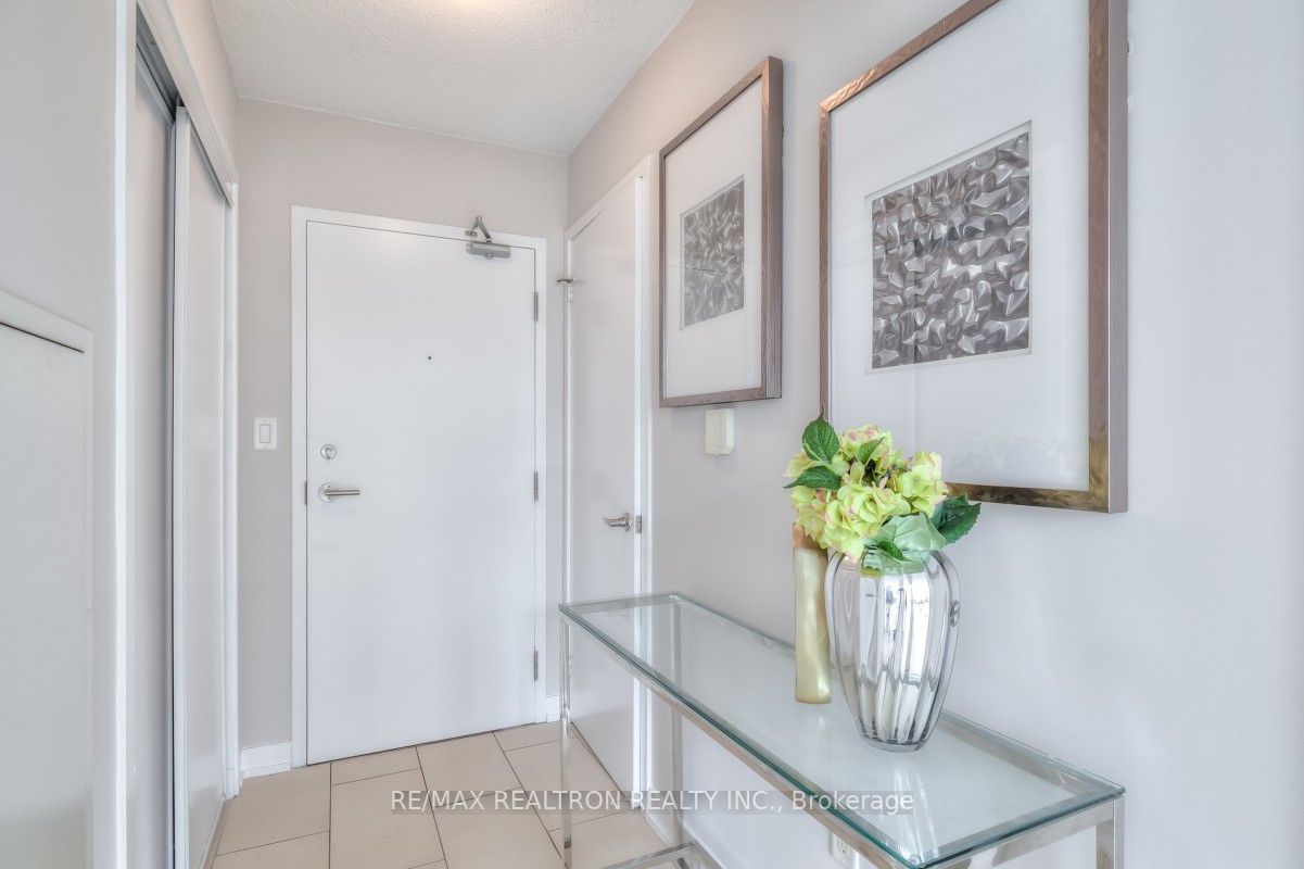 15 Brunel Crt, #715