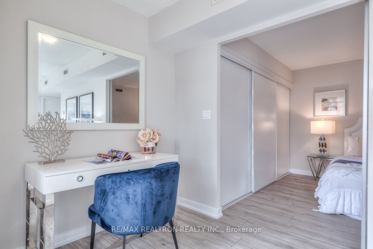 15 Brunel Crt, #715