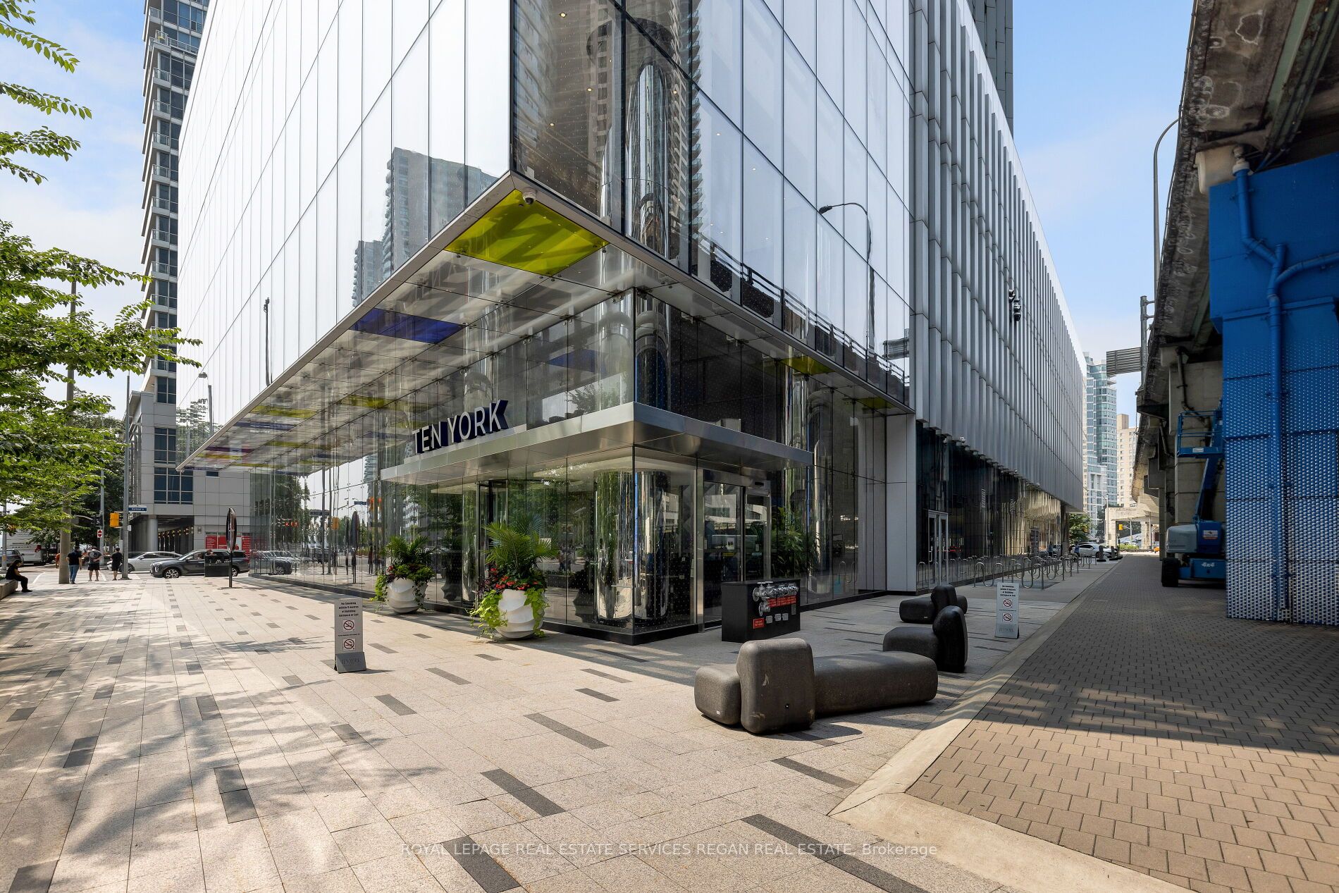 10 York St, #801
