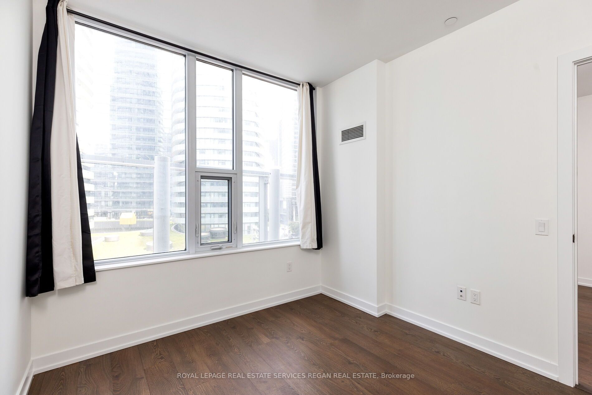 10 York St, #801