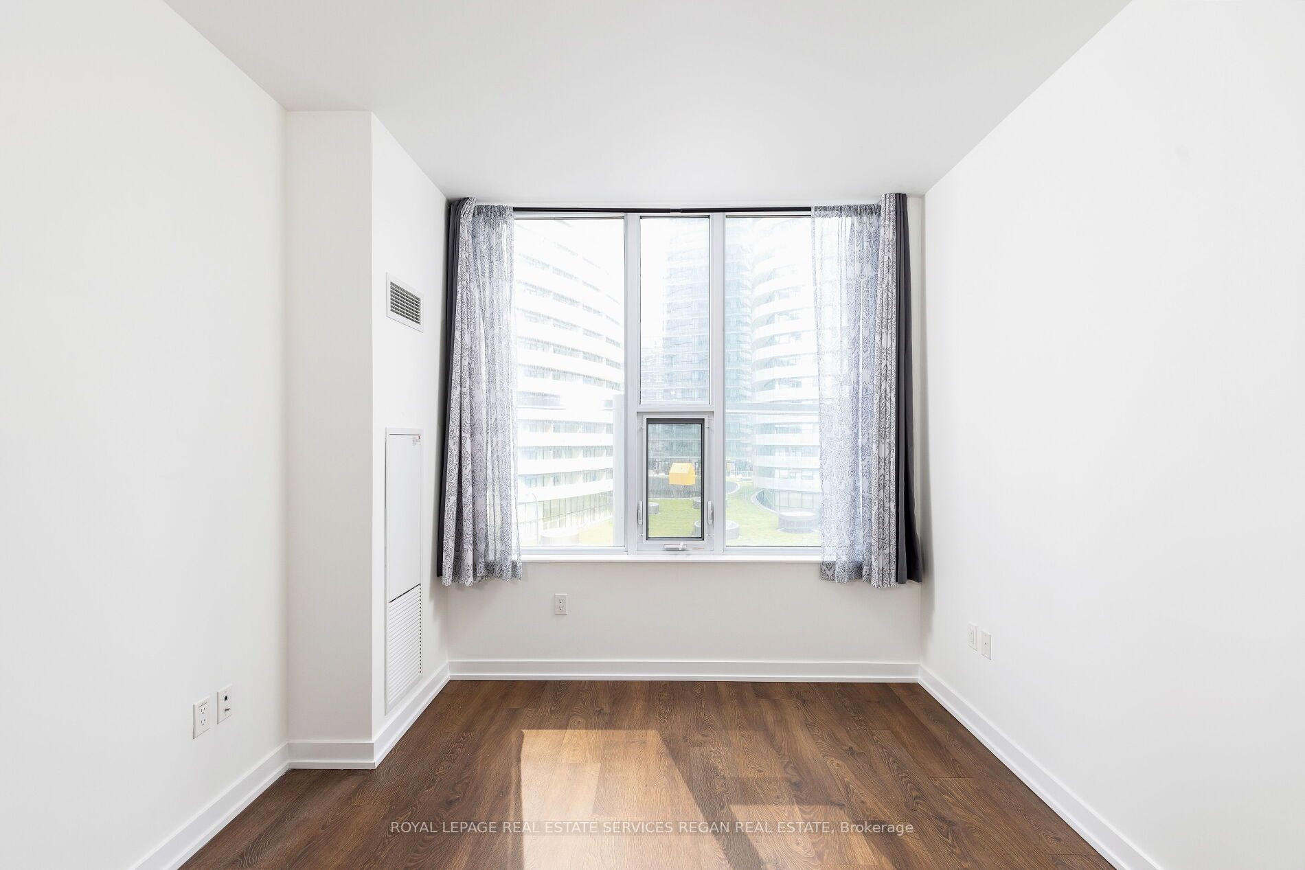10 York St, #801