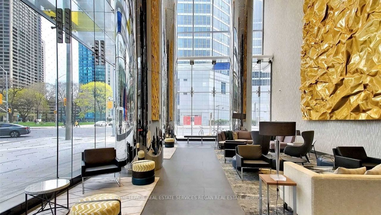 10 York St, #801
