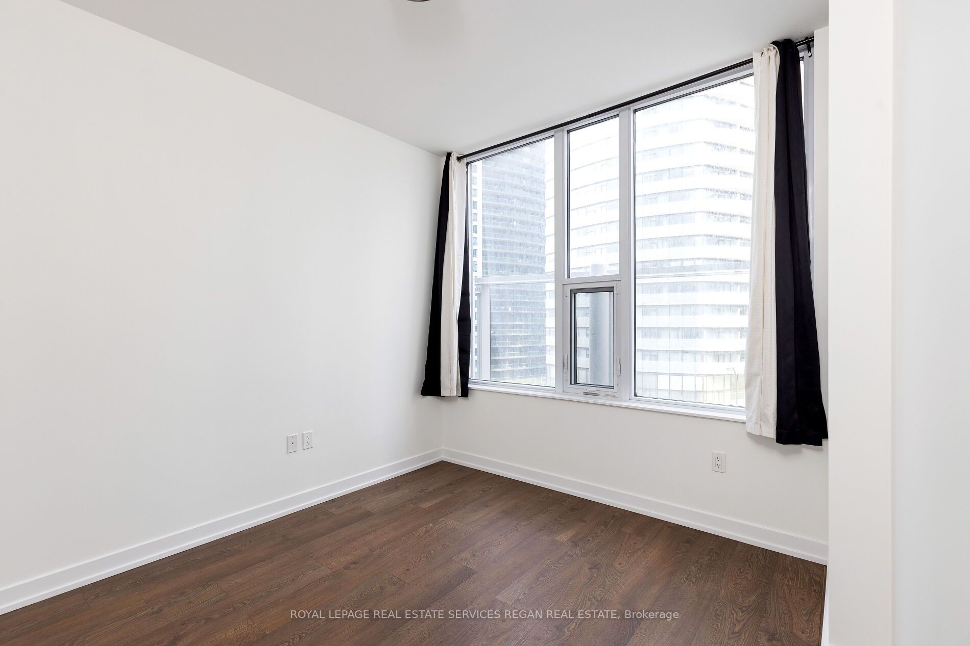 10 York St, #801