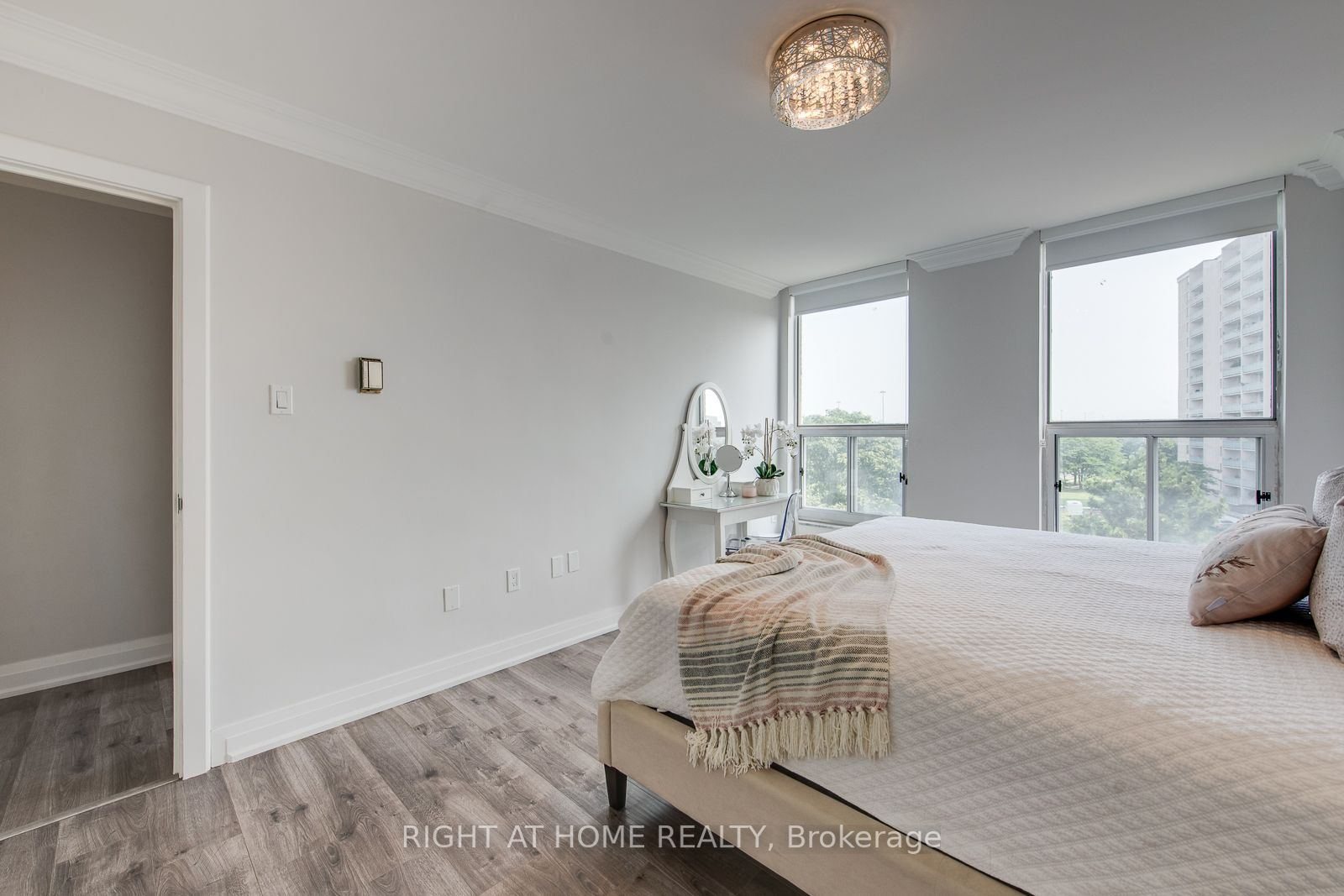 130 Neptune Dr, #509