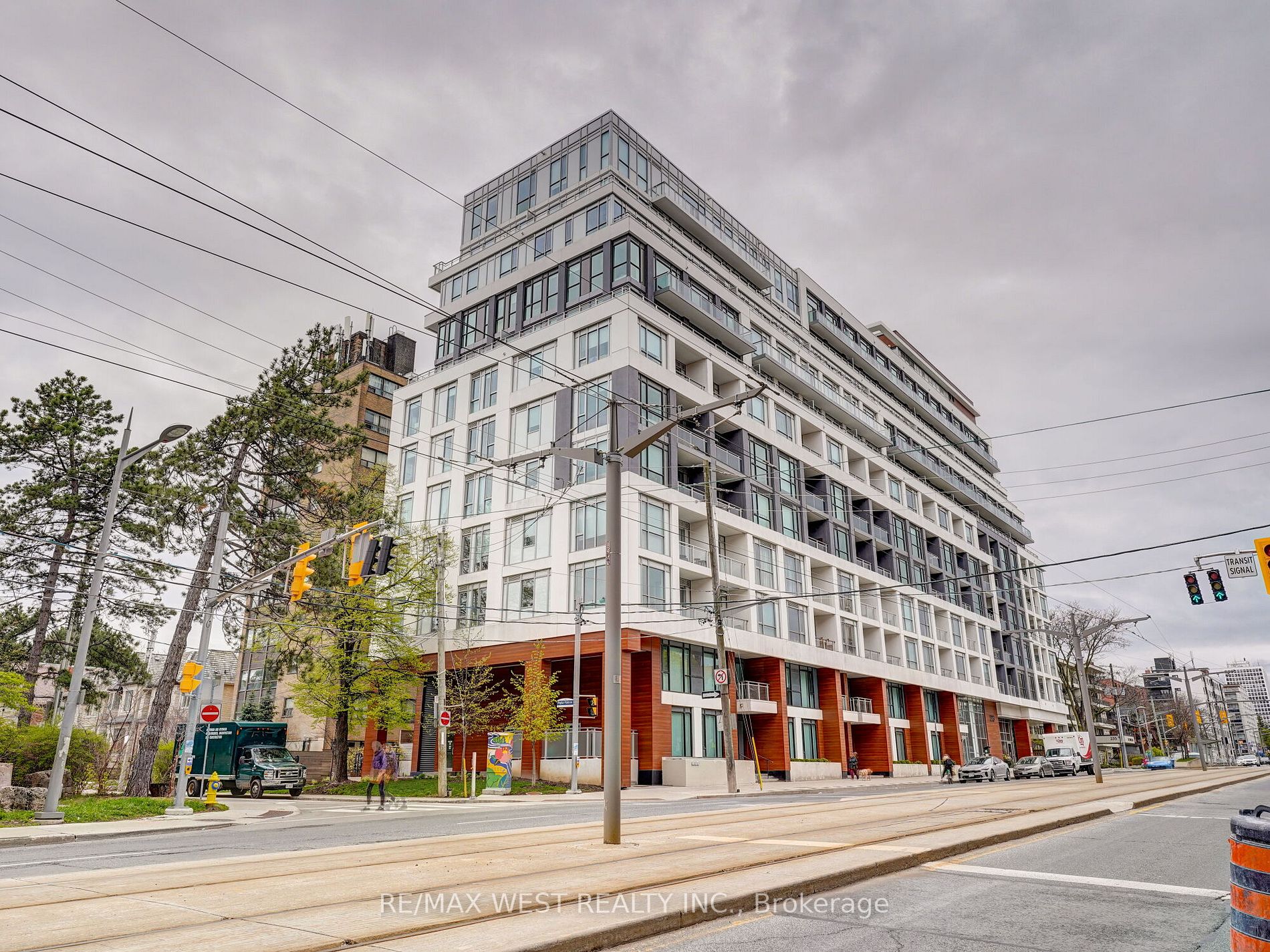 223 St. Clair Ave W, #613