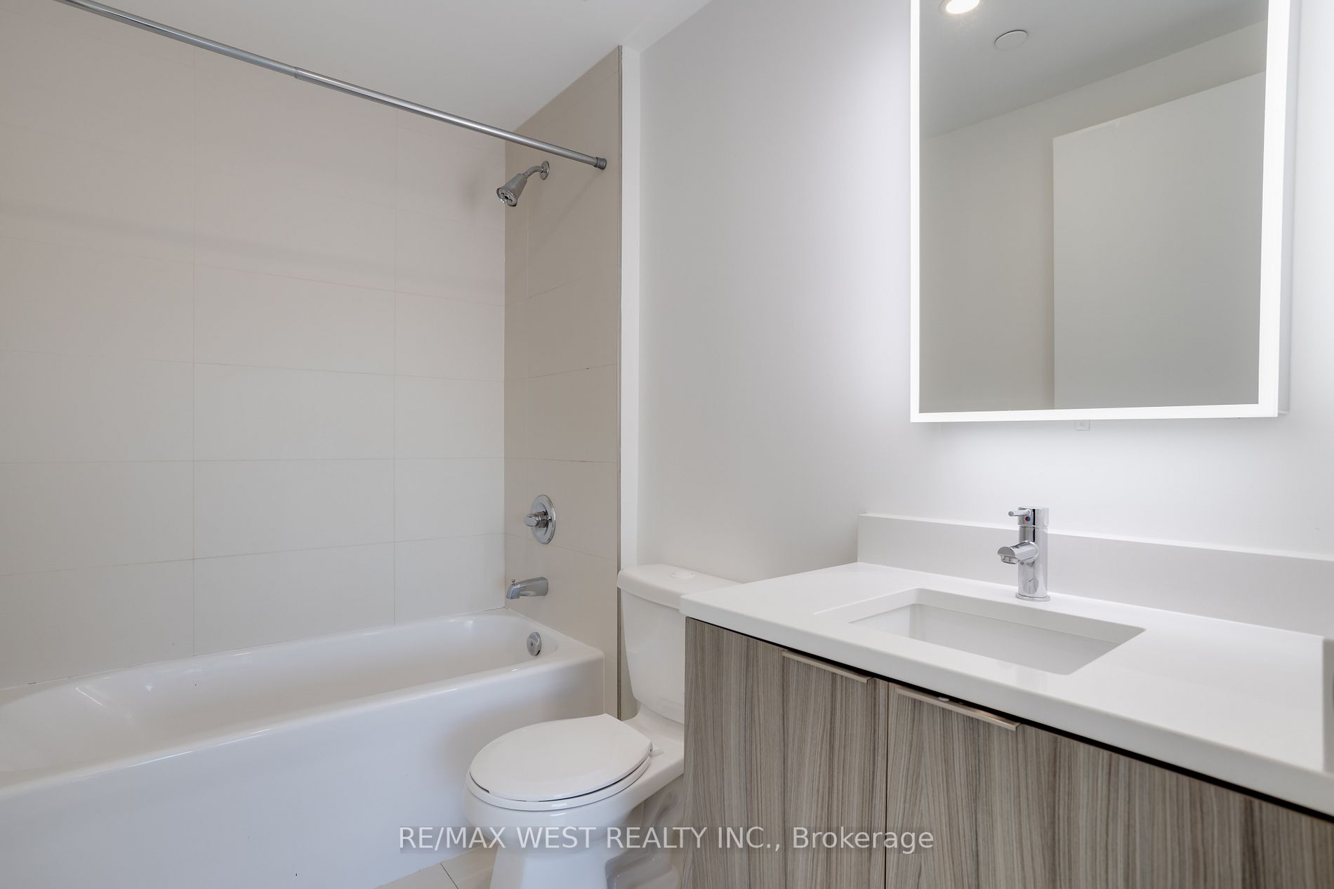 223 St. Clair Ave W, #613