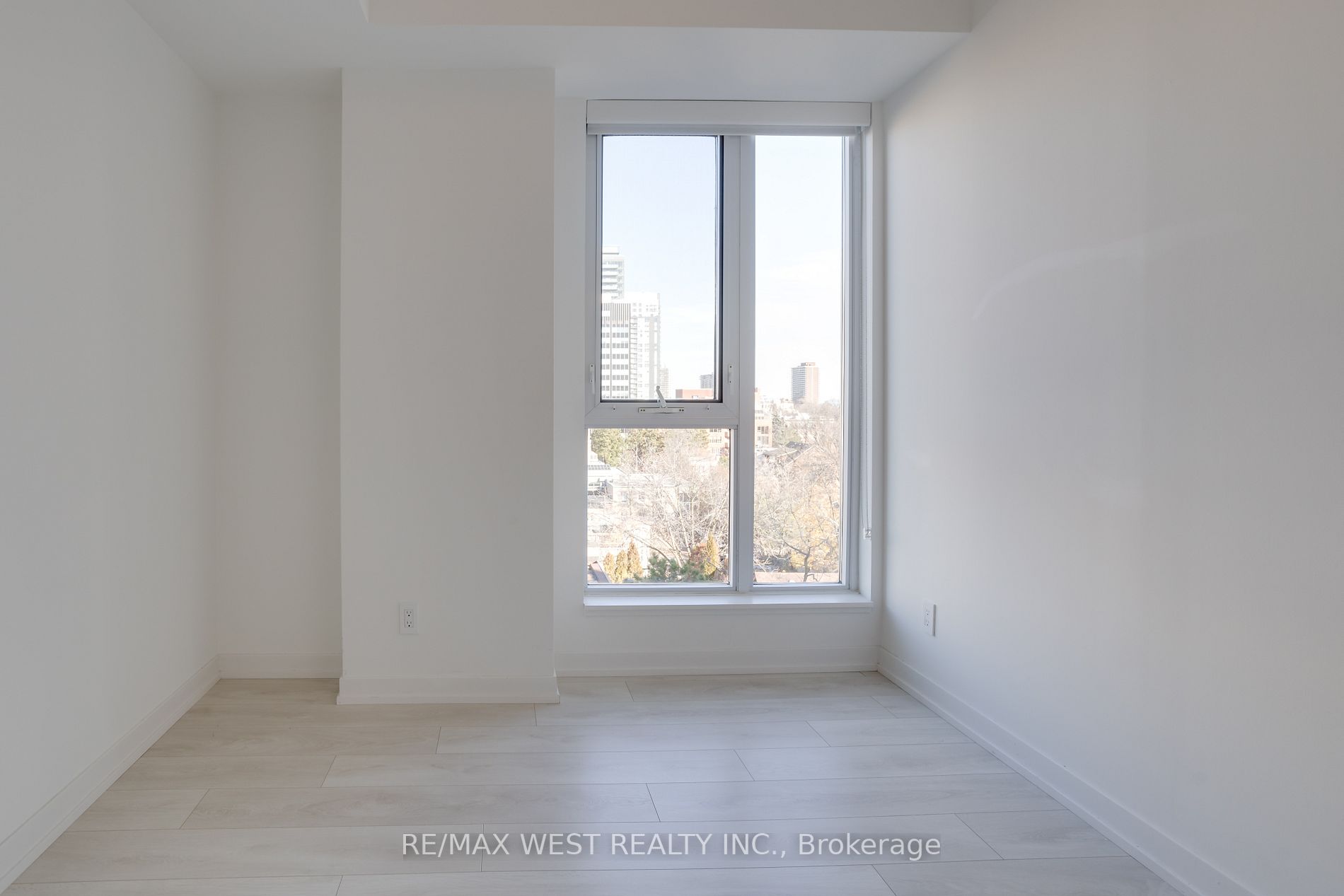 223 St. Clair Ave W, #613