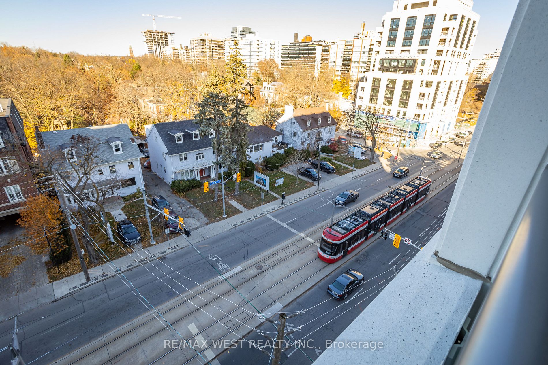 223 St. Clair Ave W, #613